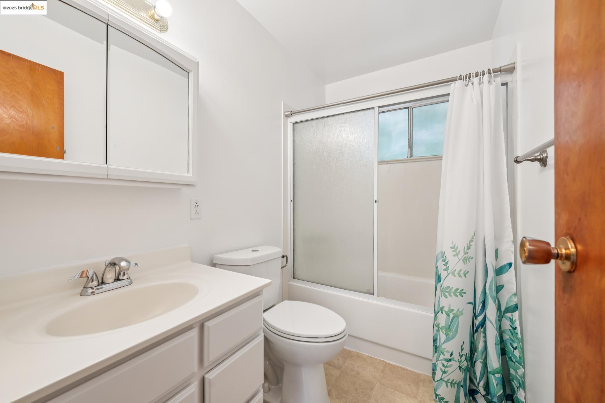 Detail Gallery Image 35 of 39 For 6456 Hillegass Ave, Oakland,  CA 94618 - – Beds | – Baths