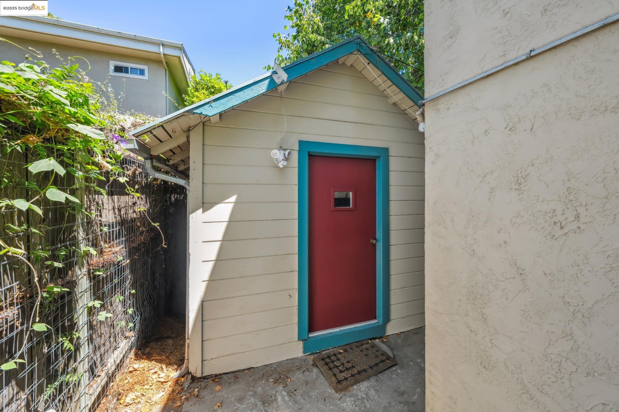 Detail Gallery Image 37 of 39 For 6456 Hillegass Ave, Oakland,  CA 94618 - – Beds | – Baths