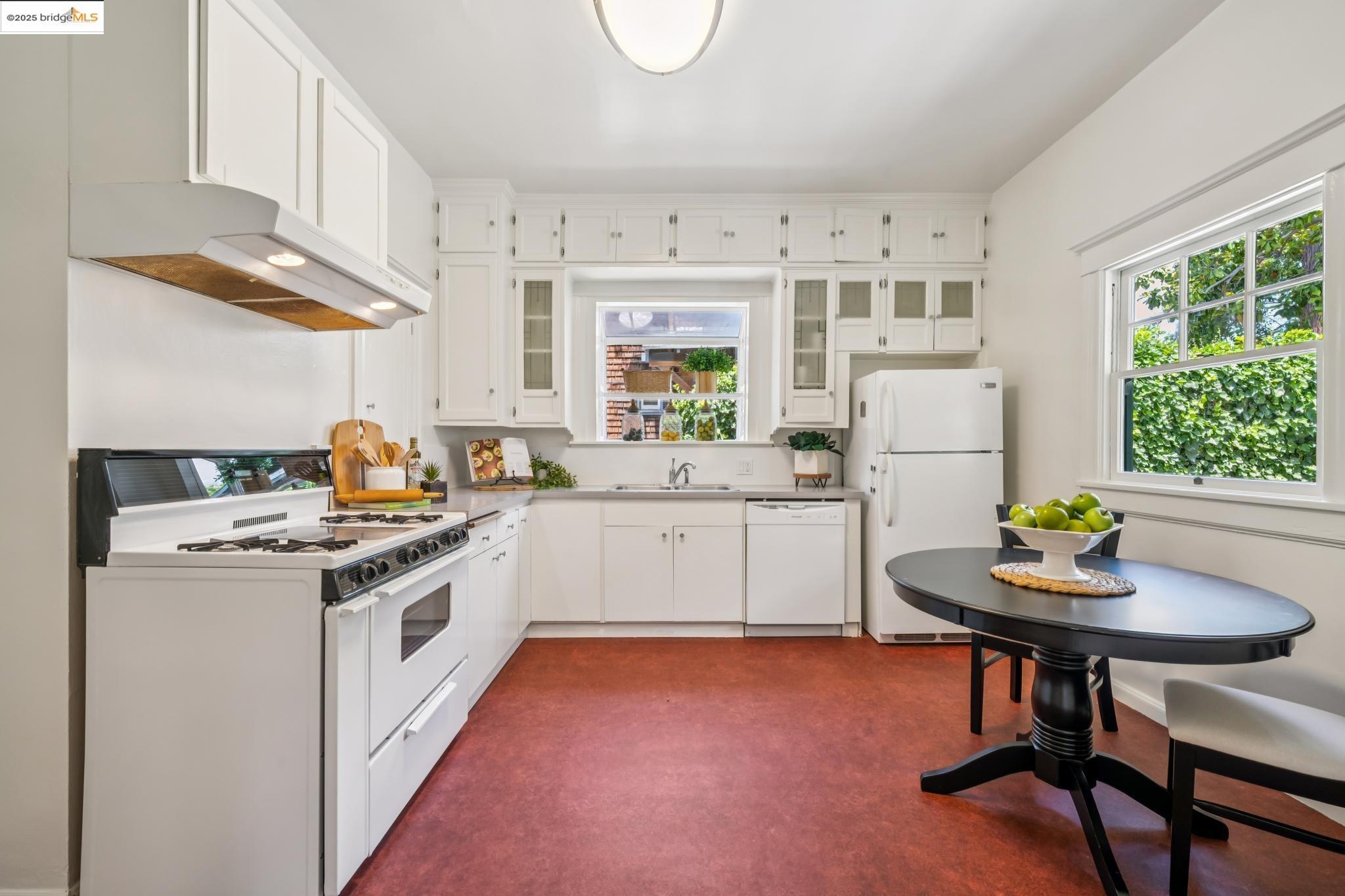 Detail Gallery Image 10 of 39 For 6456 Hillegass Ave, Oakland,  CA 94618 - – Beds | – Baths