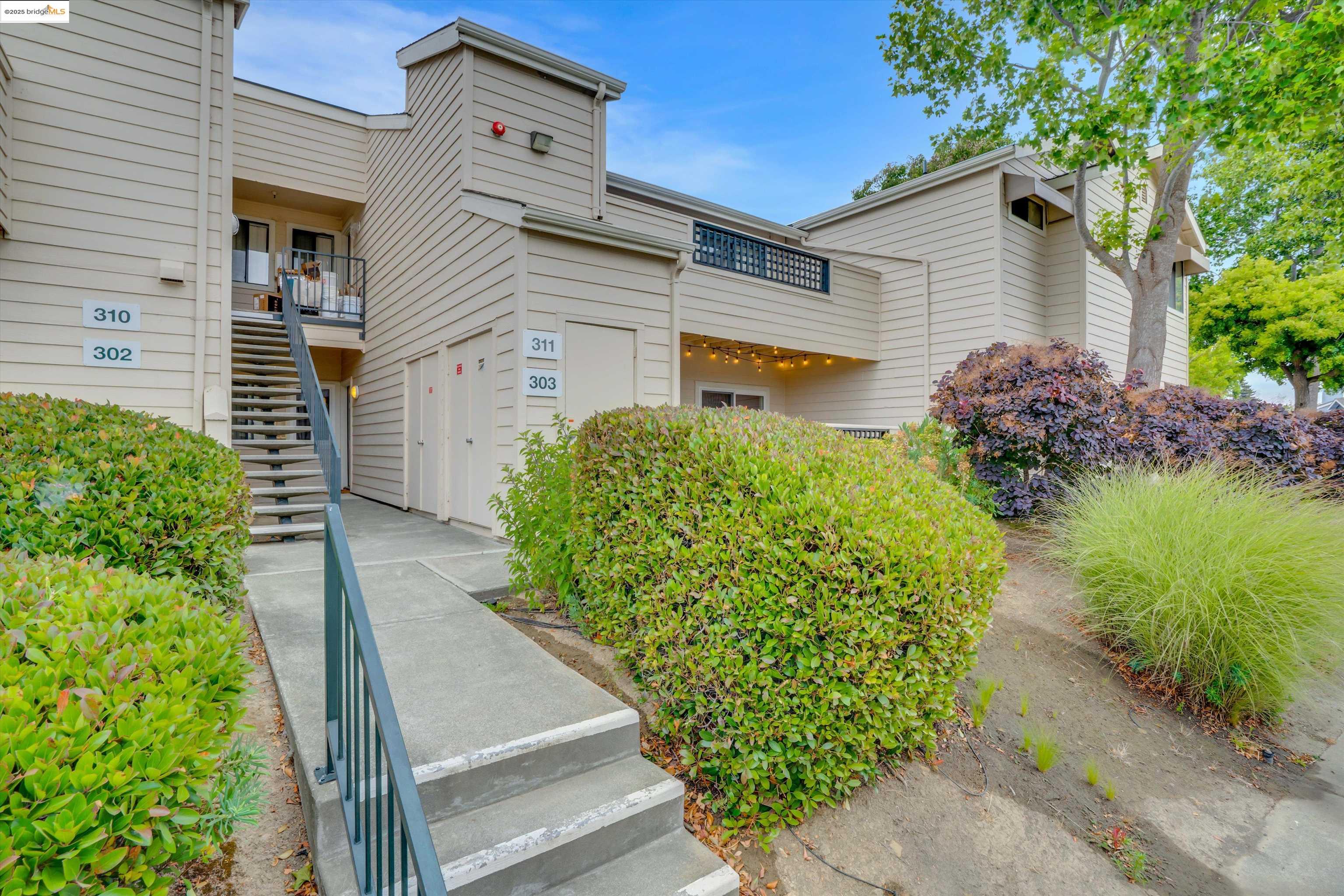 Detail Gallery Image 1 of 1 For 1201 Glen Cove Pkwy #303,  Vallejo,  CA 94591 - 1 Beds | 1 Baths