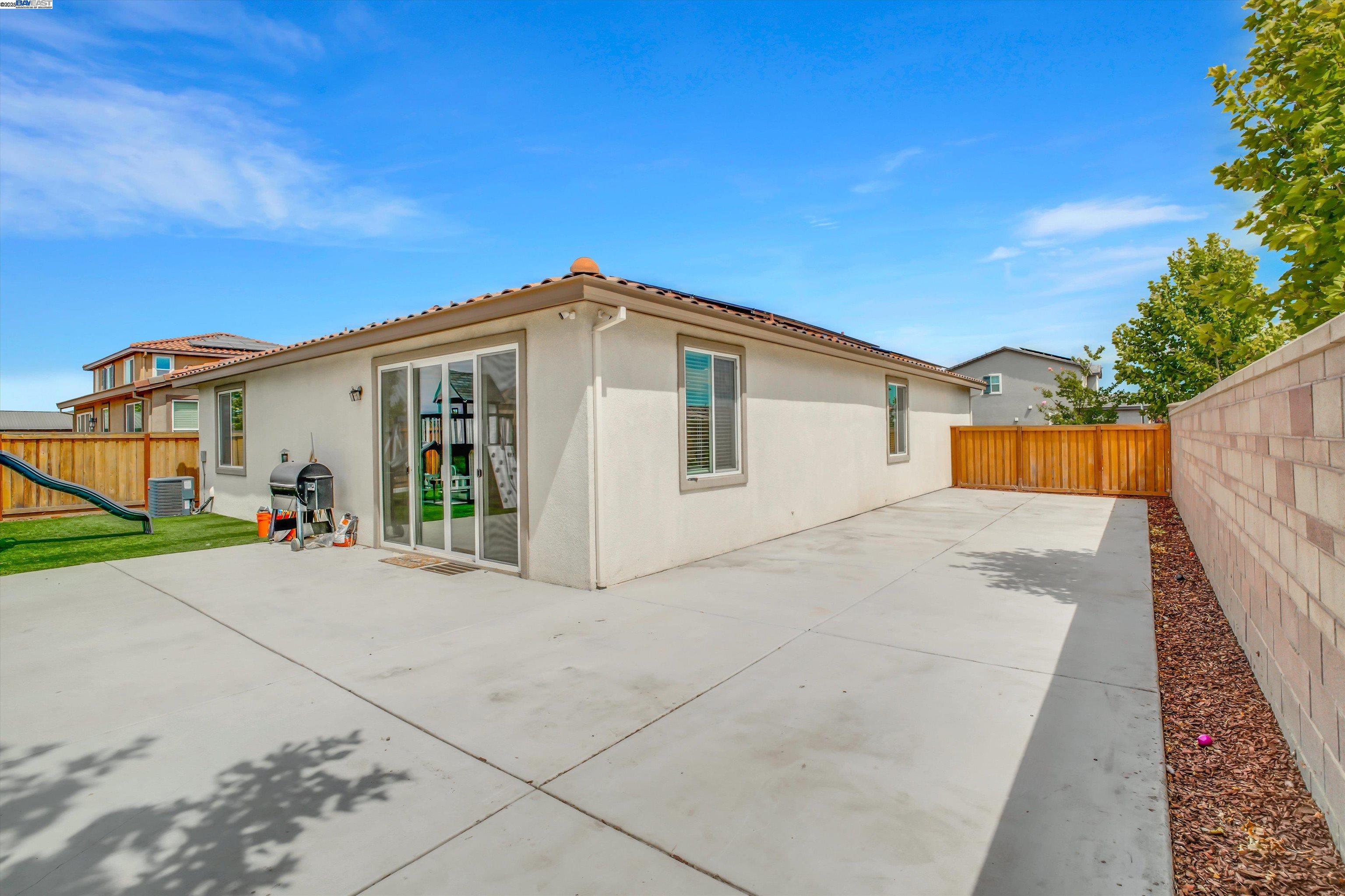 Detail Gallery Image 24 of 39 For 15455 Folktale Way, Lathrop,  CA 95330 - 3 Beds | 2 Baths