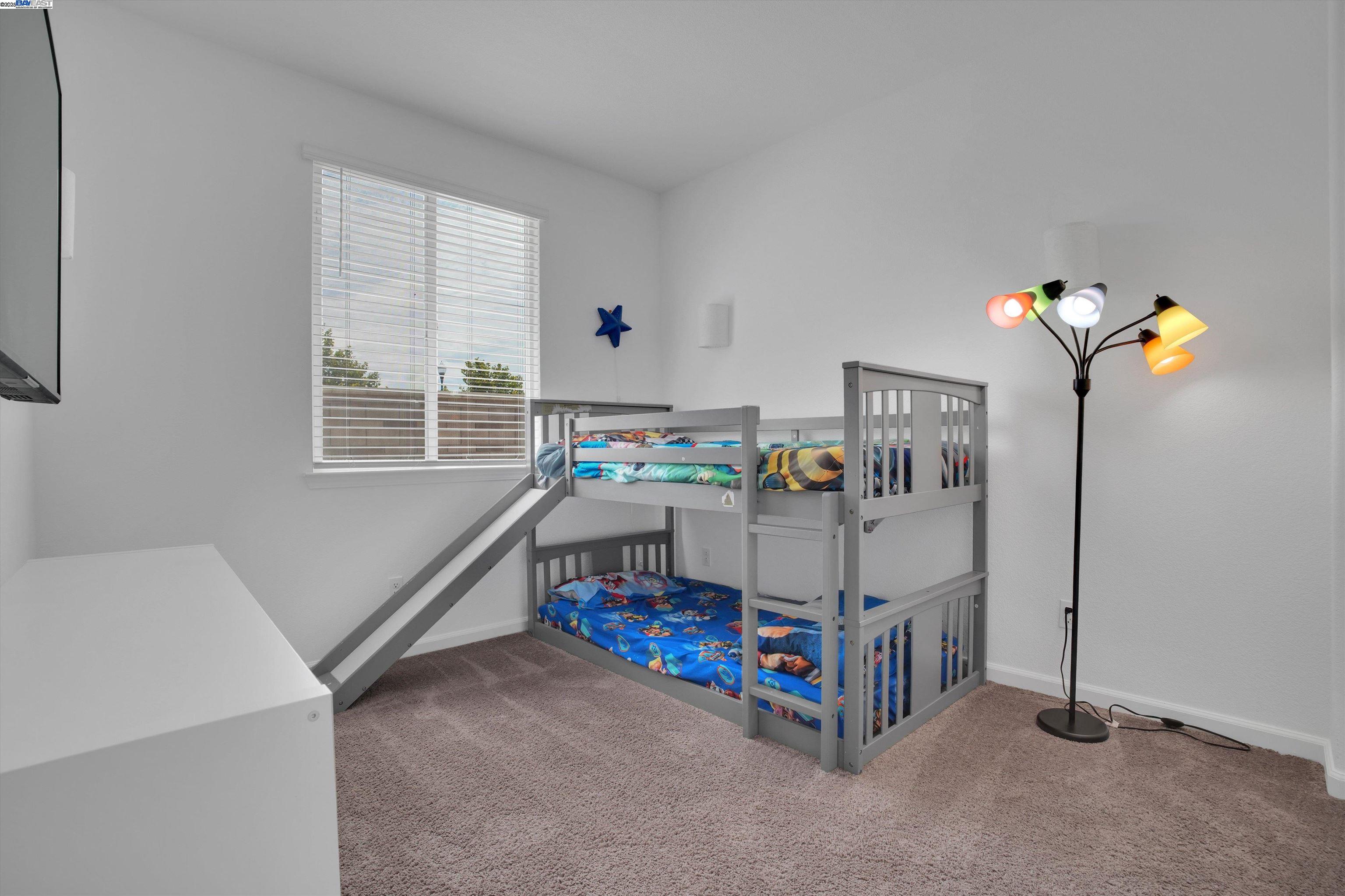 Detail Gallery Image 5 of 39 For 15455 Folktale Way, Lathrop,  CA 95330 - 3 Beds | 2 Baths