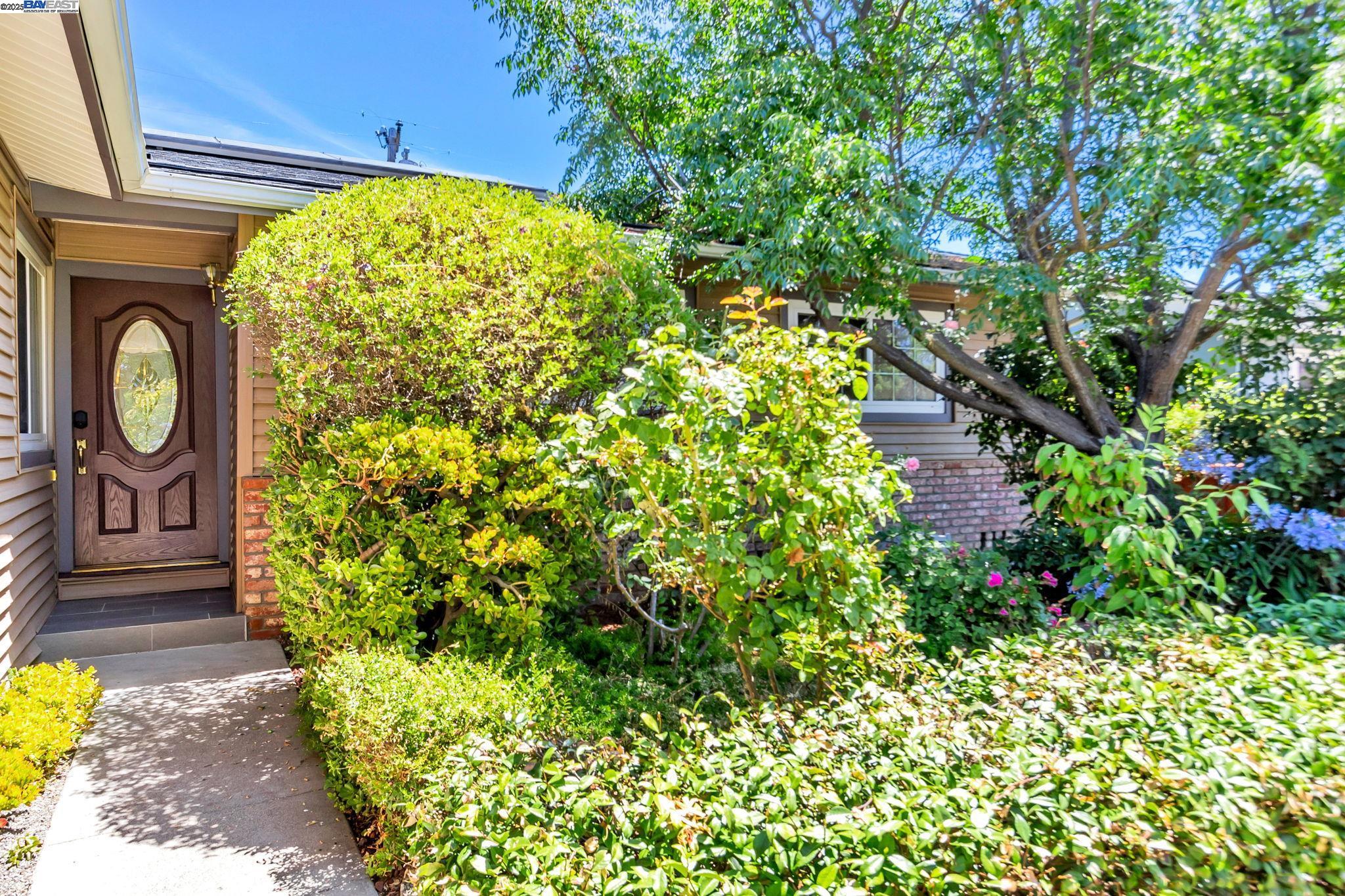 Detail Gallery Image 3 of 32 For 6290 Lillian Way, San Jose,  CA 95120 - 3 Beds | 2 Baths