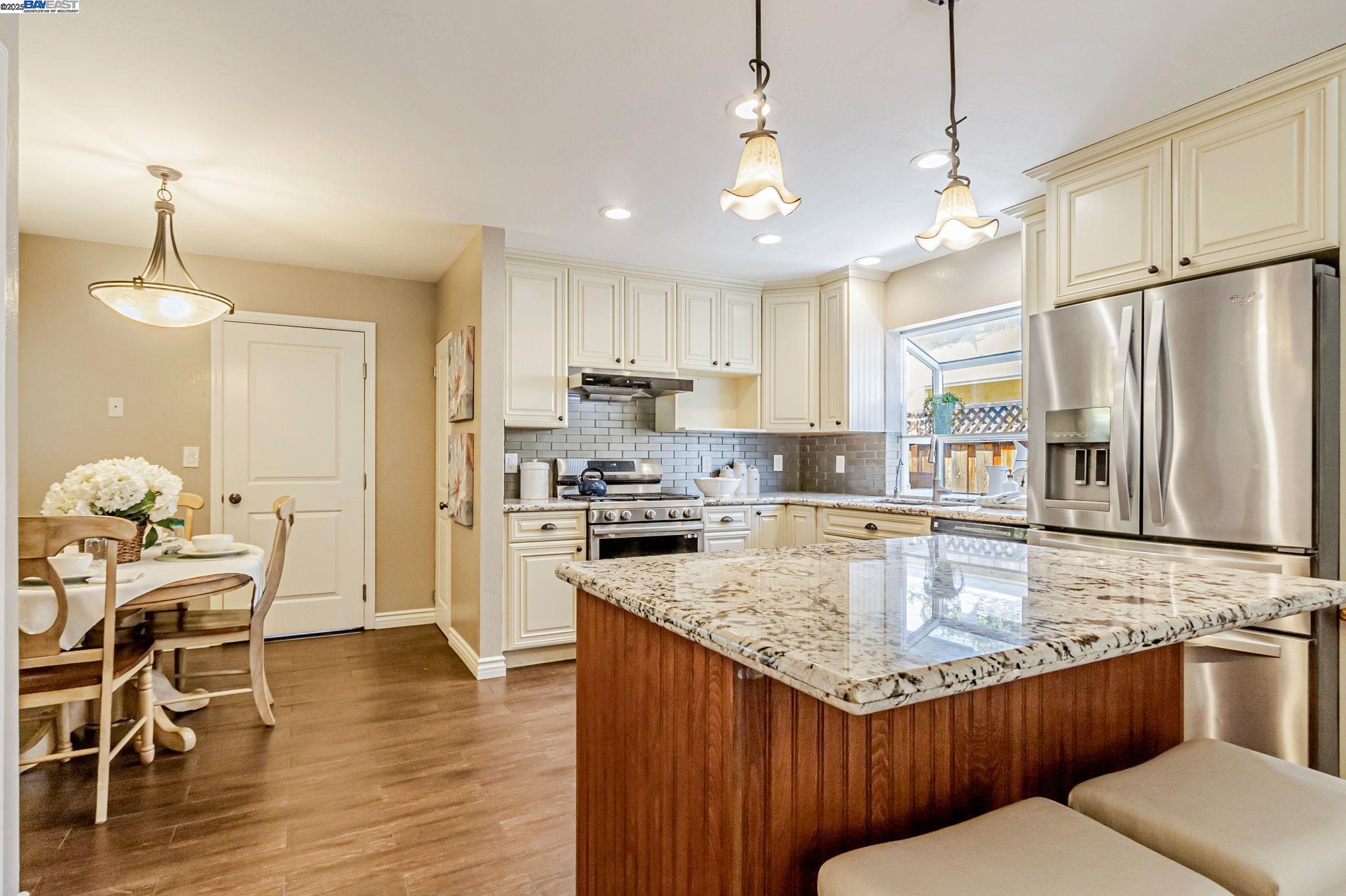 Detail Gallery Image 7 of 32 For 6290 Lillian Way, San Jose,  CA 95120 - 3 Beds | 2 Baths