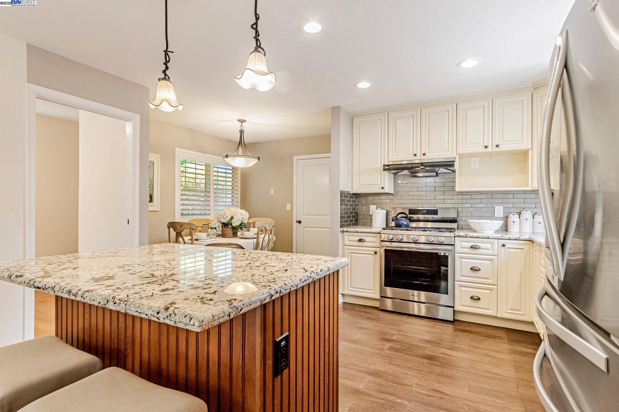 Detail Gallery Image 8 of 32 For 6290 Lillian Way, San Jose,  CA 95120 - 3 Beds | 2 Baths
