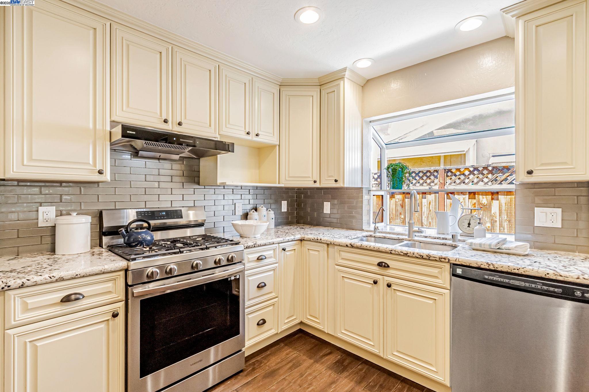 Detail Gallery Image 9 of 32 For 6290 Lillian Way, San Jose,  CA 95120 - 3 Beds | 2 Baths