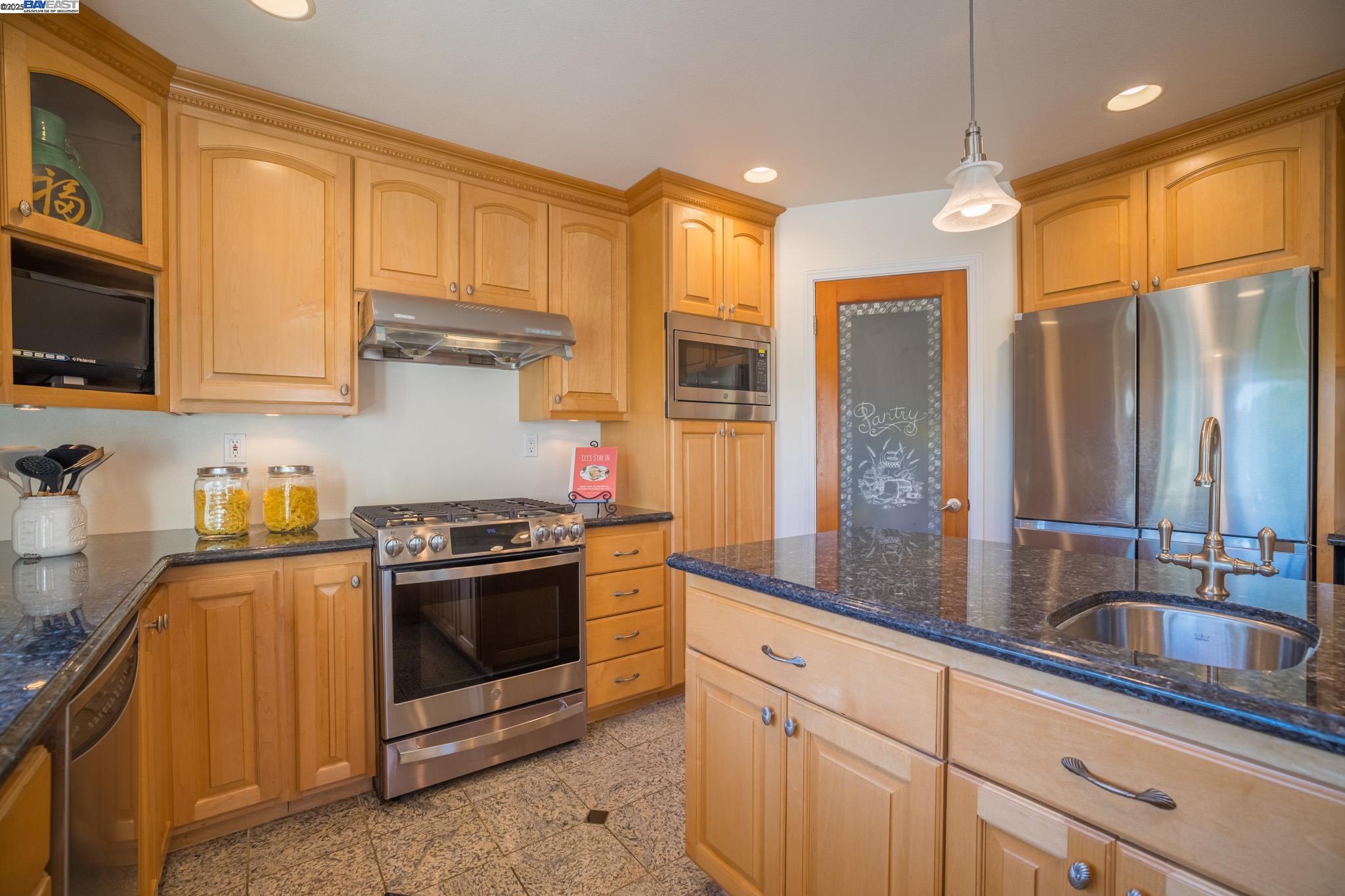Detail Gallery Image 27 of 60 For 42001 via San Gabriel, Fremont,  CA 94539 - 5 Beds | 3 Baths