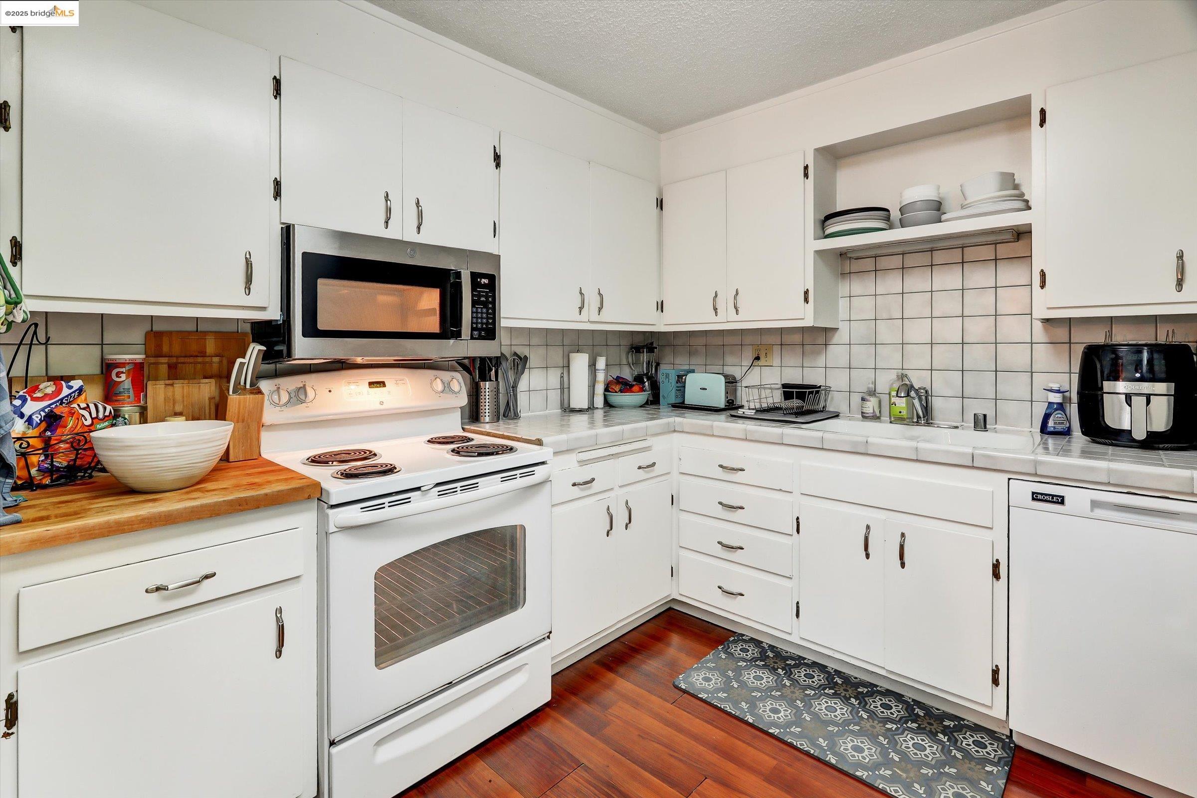 Front Image Thumbnail for EB41106063