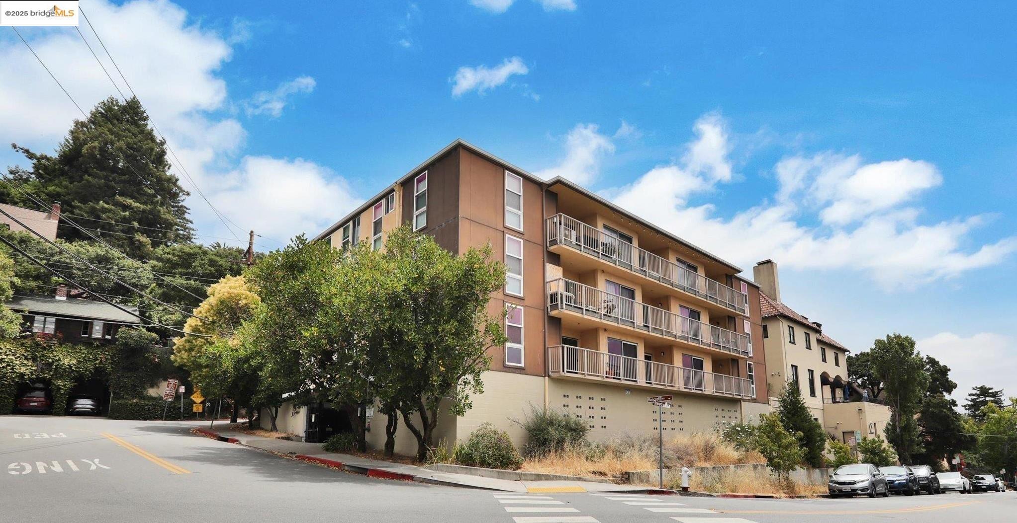 Detail Gallery Image 27 of 31 For 2 Panoramic Way #201,  Berkeley,  CA 94704 - 3 Beds | 2 Baths