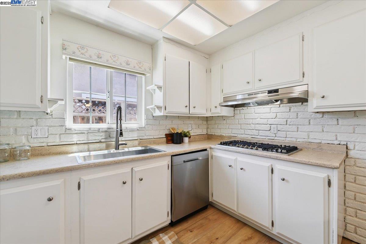 35210 Santiago St, Fremont, California 94536, 4 Bedrooms Bedrooms, 8 Rooms Rooms,2 BathroomsBathrooms,Residential,For Sale,35210 Santiago St,41106064