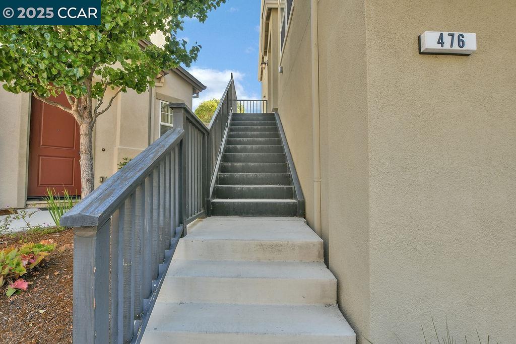 Detail Gallery Image 2 of 38 For 476 Colina Way, El Sobrante,  CA 94803 - 3 Beds | 2/1 Baths