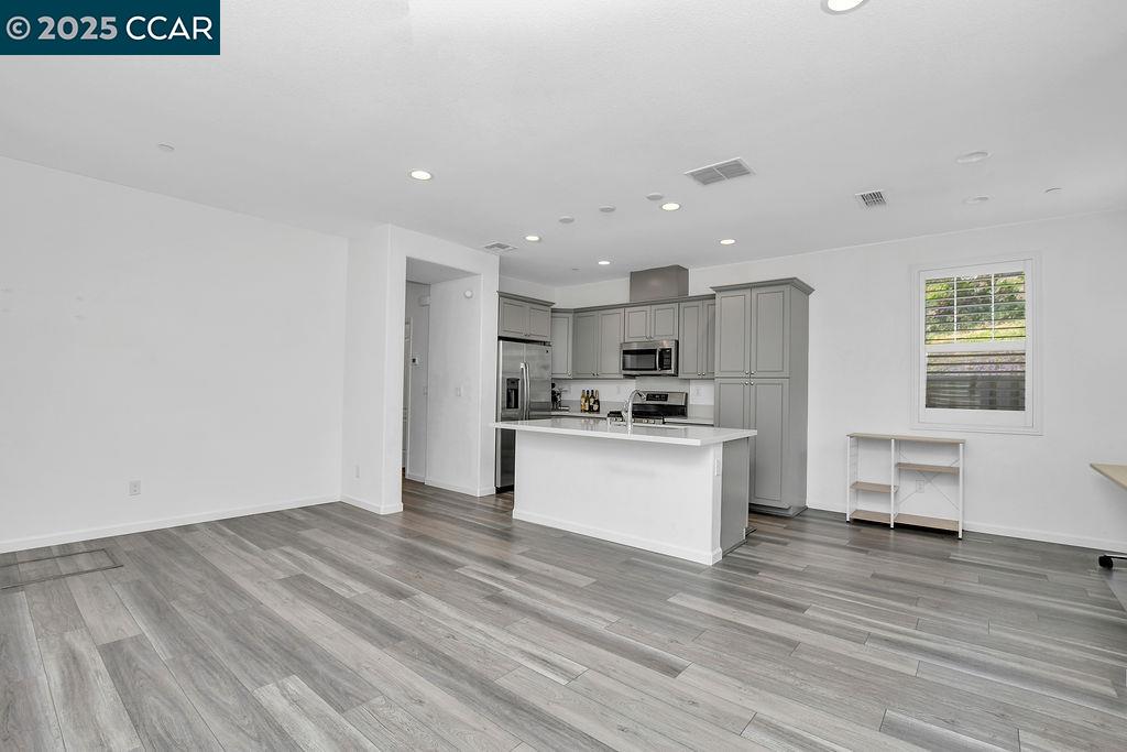 Detail Gallery Image 11 of 38 For 476 Colina Way, El Sobrante,  CA 94803 - 3 Beds | 2/1 Baths