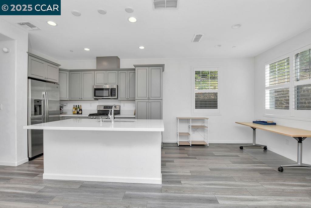 Detail Gallery Image 12 of 38 For 476 Colina Way, El Sobrante,  CA 94803 - 3 Beds | 2/1 Baths