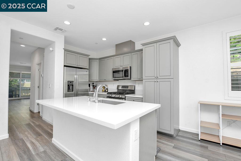 Detail Gallery Image 13 of 38 For 476 Colina Way, El Sobrante,  CA 94803 - 3 Beds | 2/1 Baths