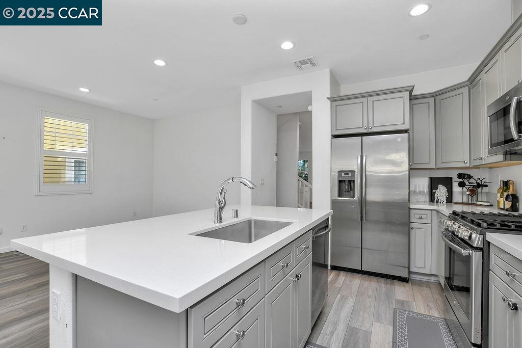 Detail Gallery Image 14 of 38 For 476 Colina Way, El Sobrante,  CA 94803 - 3 Beds | 2/1 Baths