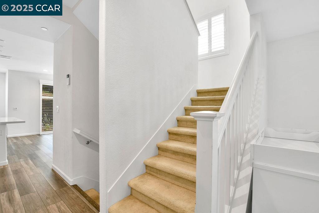 Detail Gallery Image 16 of 38 For 476 Colina Way, El Sobrante,  CA 94803 - 3 Beds | 2/1 Baths