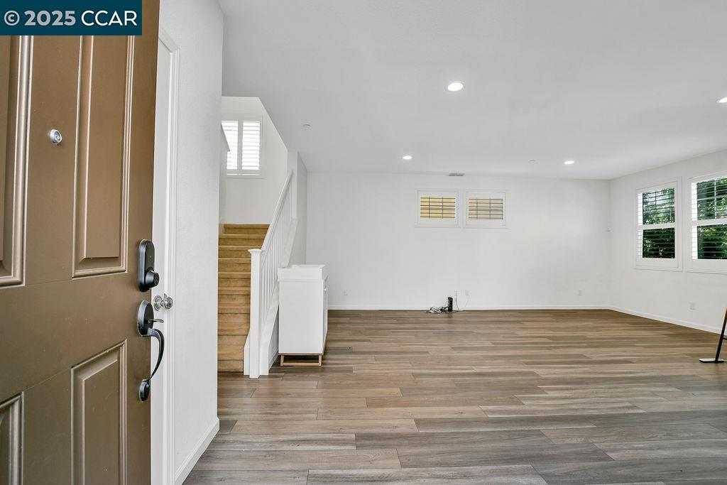 Detail Gallery Image 3 of 38 For 476 Colina Way, El Sobrante,  CA 94803 - 3 Beds | 2/1 Baths