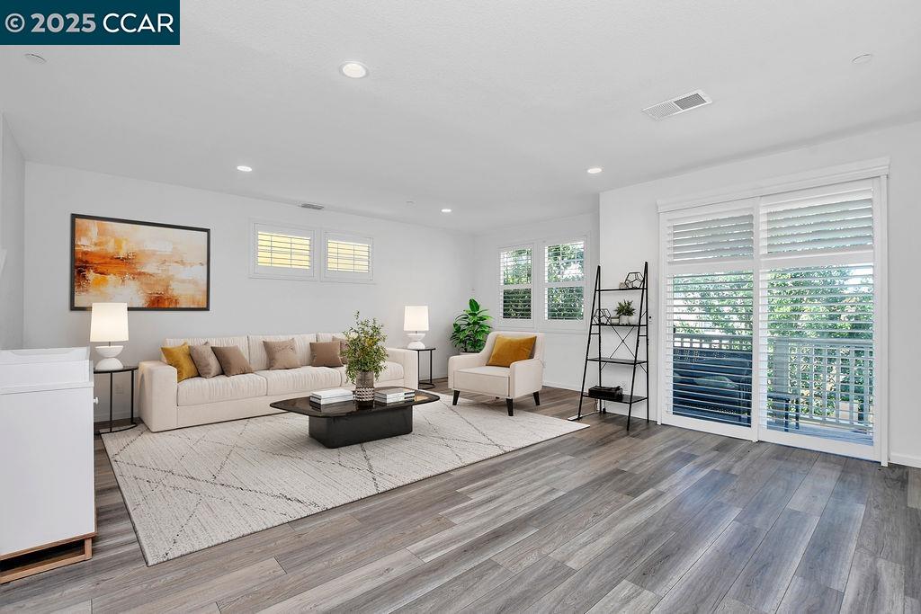 Detail Gallery Image 4 of 38 For 476 Colina Way, El Sobrante,  CA 94803 - 3 Beds | 2/1 Baths