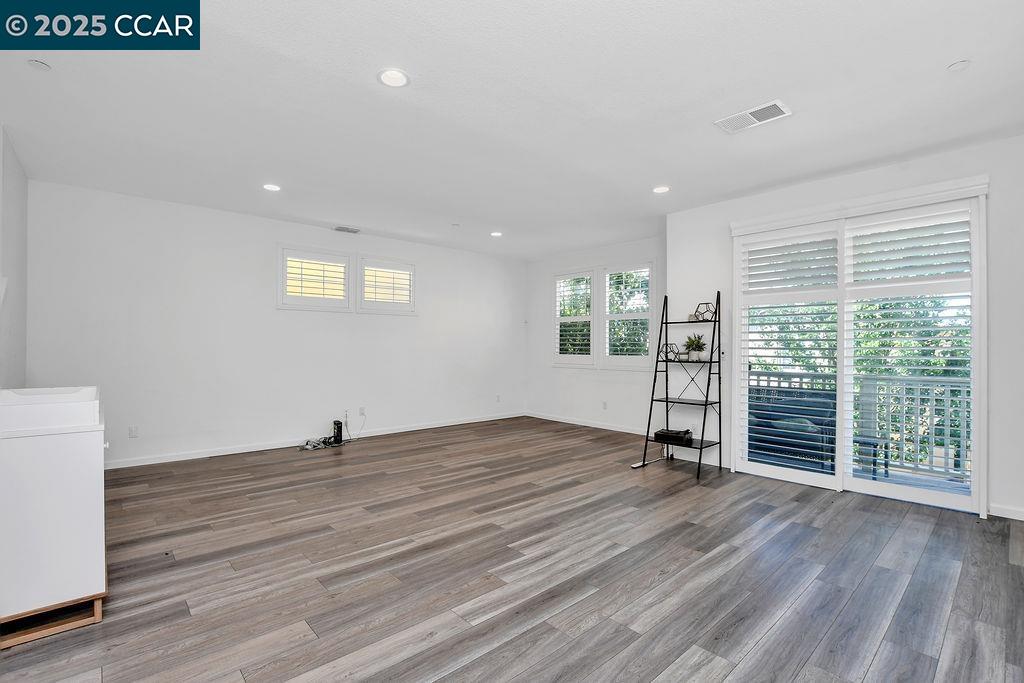 Detail Gallery Image 5 of 38 For 476 Colina Way, El Sobrante,  CA 94803 - 3 Beds | 2/1 Baths