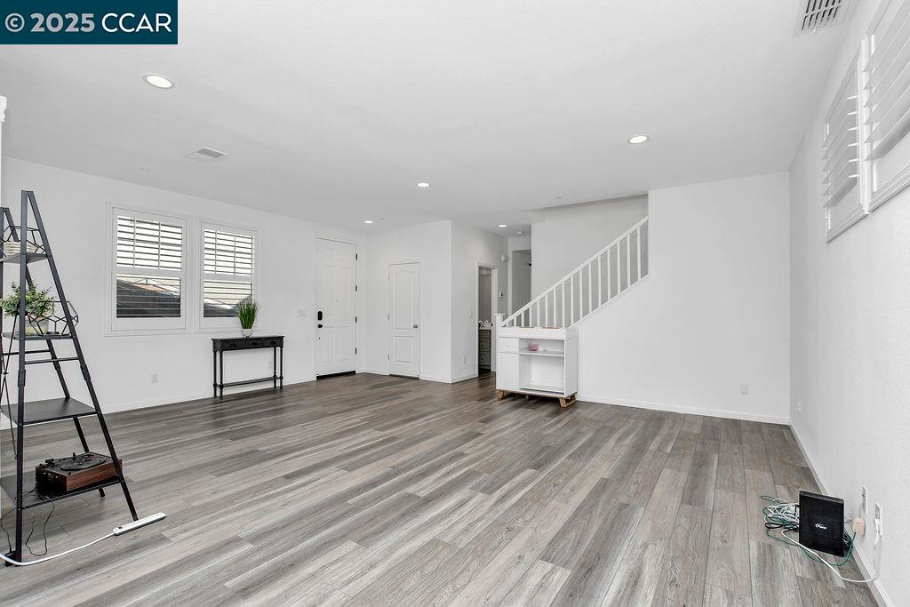 Detail Gallery Image 6 of 38 For 476 Colina Way, El Sobrante,  CA 94803 - 3 Beds | 2/1 Baths