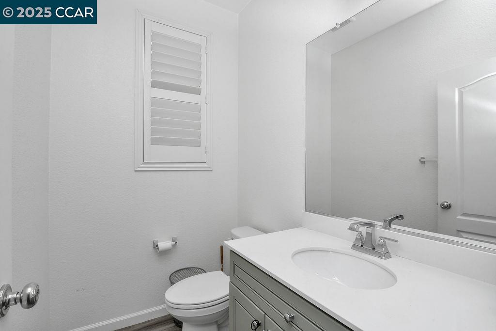 Detail Gallery Image 7 of 38 For 476 Colina Way, El Sobrante,  CA 94803 - 3 Beds | 2/1 Baths