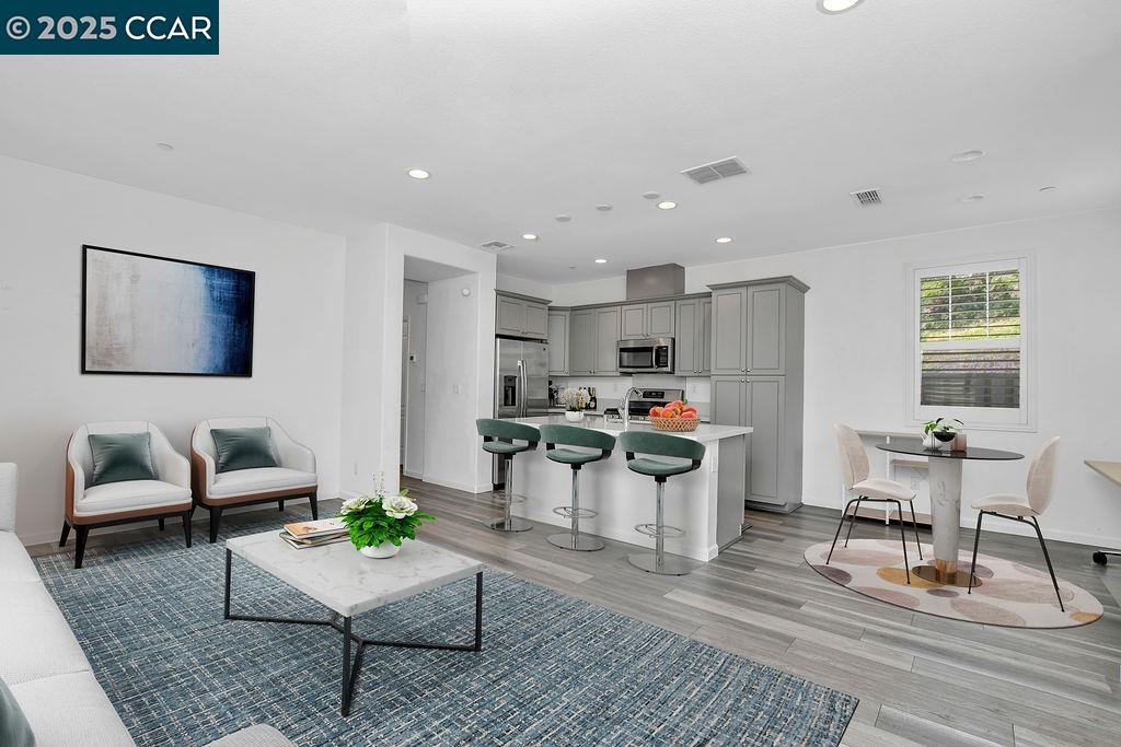 Detail Gallery Image 10 of 38 For 476 Colina Way, El Sobrante,  CA 94803 - 3 Beds | 2/1 Baths