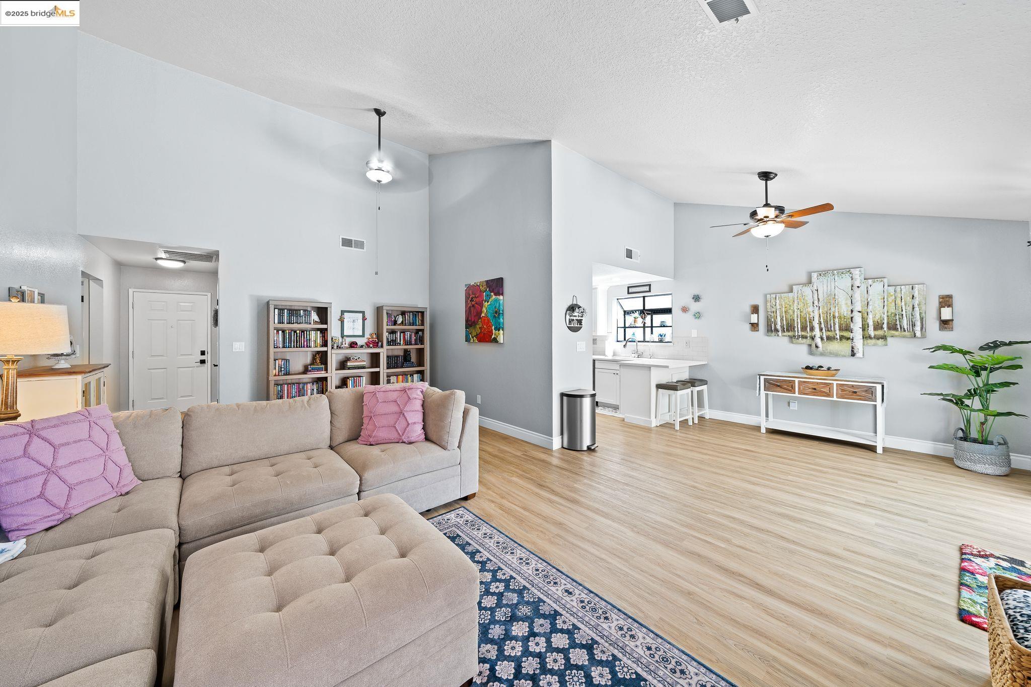 Detail Gallery Image 12 of 37 For 2256 Camborne Dr, Modesto,  CA 95356 - 2 Beds | 2 Baths