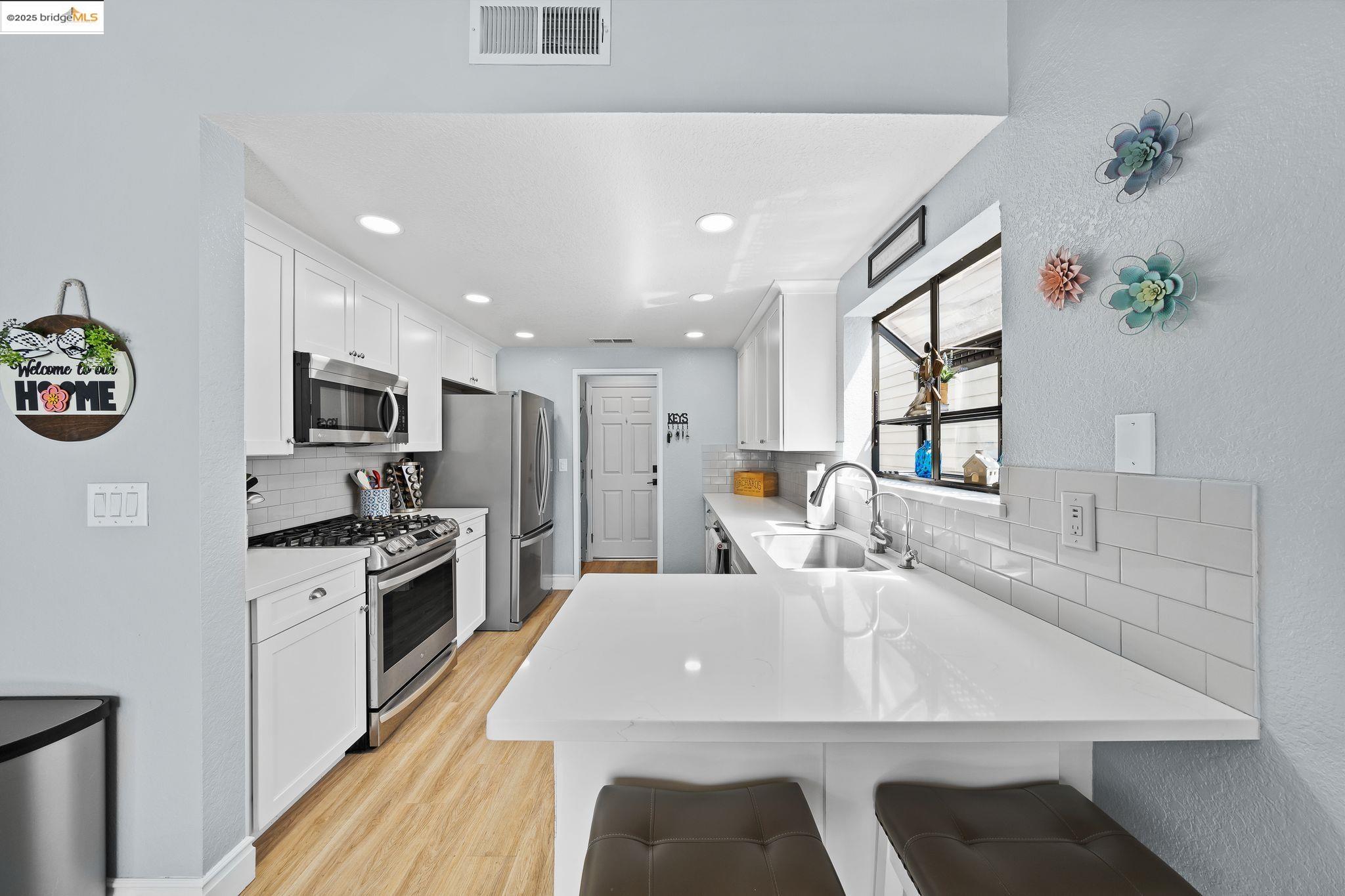 Detail Gallery Image 17 of 37 For 2256 Camborne Dr, Modesto,  CA 95356 - 2 Beds | 2 Baths