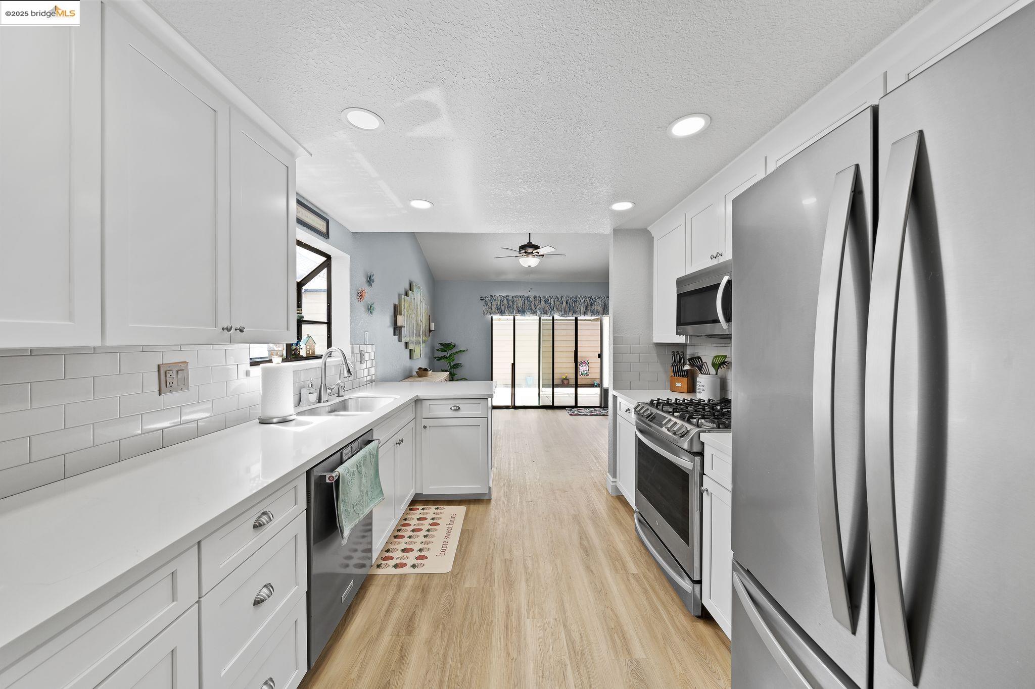 Detail Gallery Image 19 of 37 For 2256 Camborne Dr, Modesto,  CA 95356 - 2 Beds | 2 Baths
