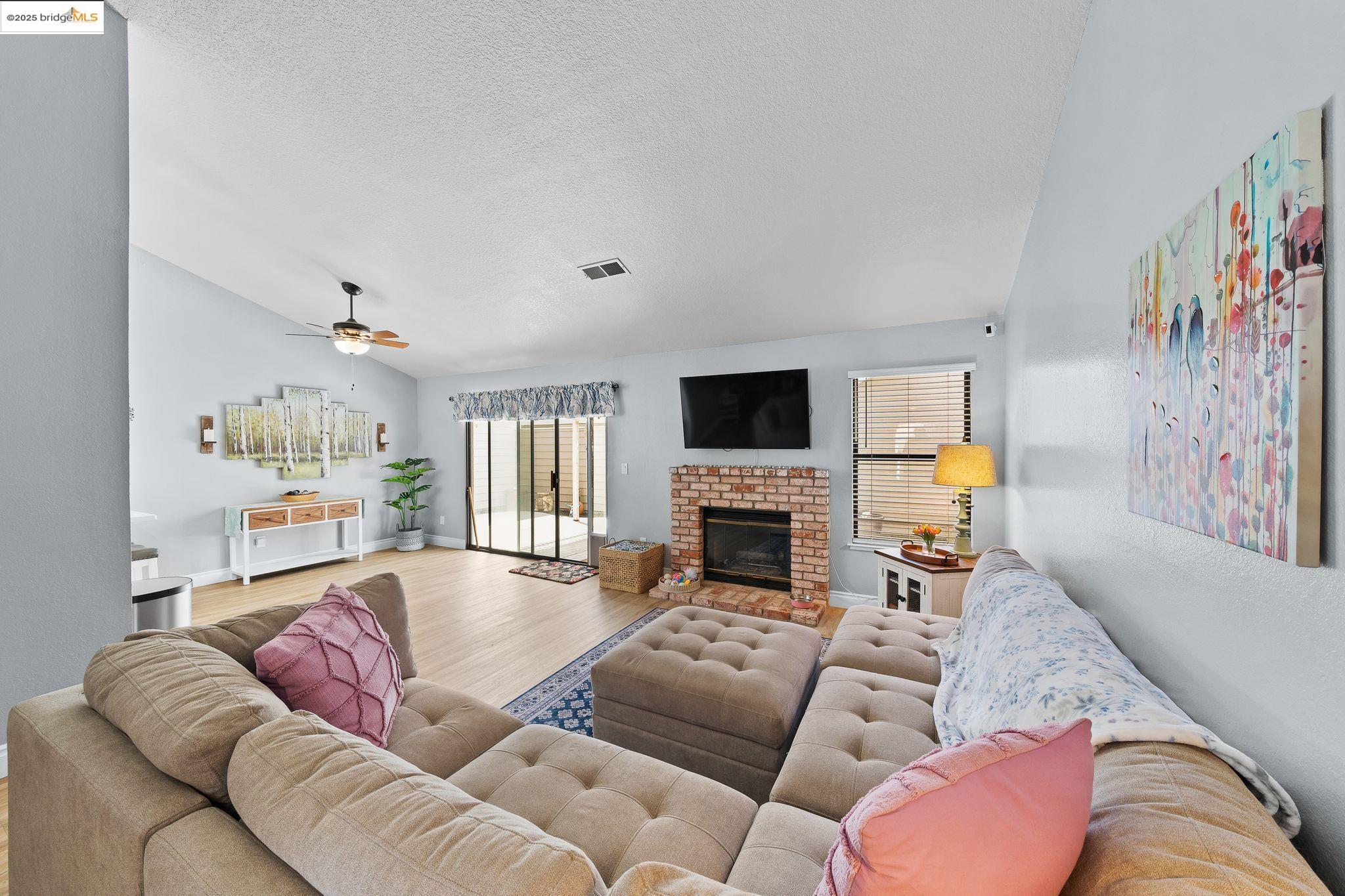 Detail Gallery Image 8 of 37 For 2256 Camborne Dr, Modesto,  CA 95356 - 2 Beds | 2 Baths