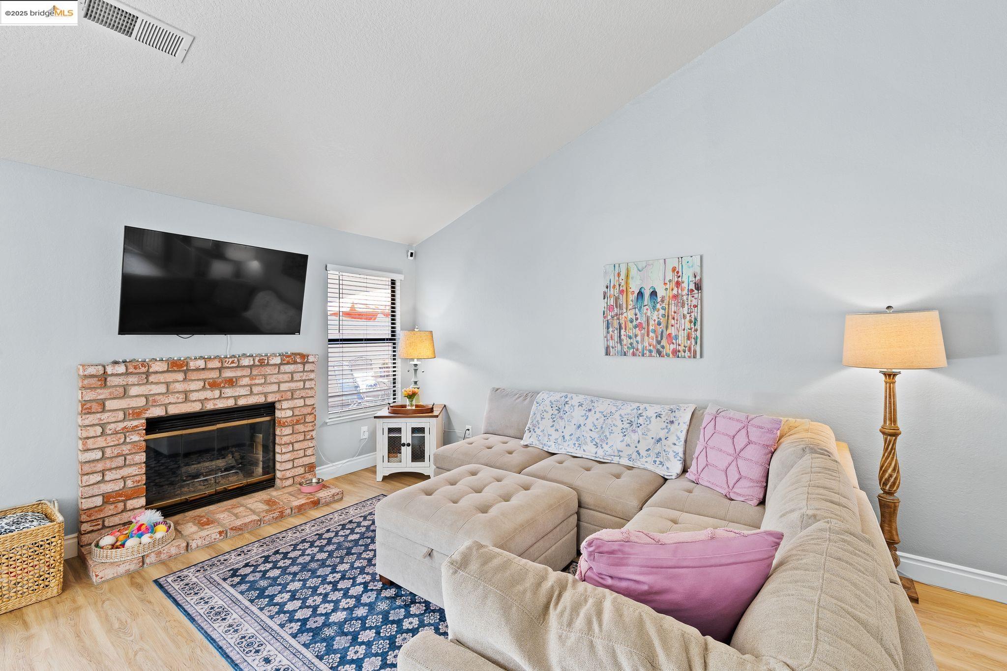 Detail Gallery Image 9 of 37 For 2256 Camborne Dr, Modesto,  CA 95356 - 2 Beds | 2 Baths