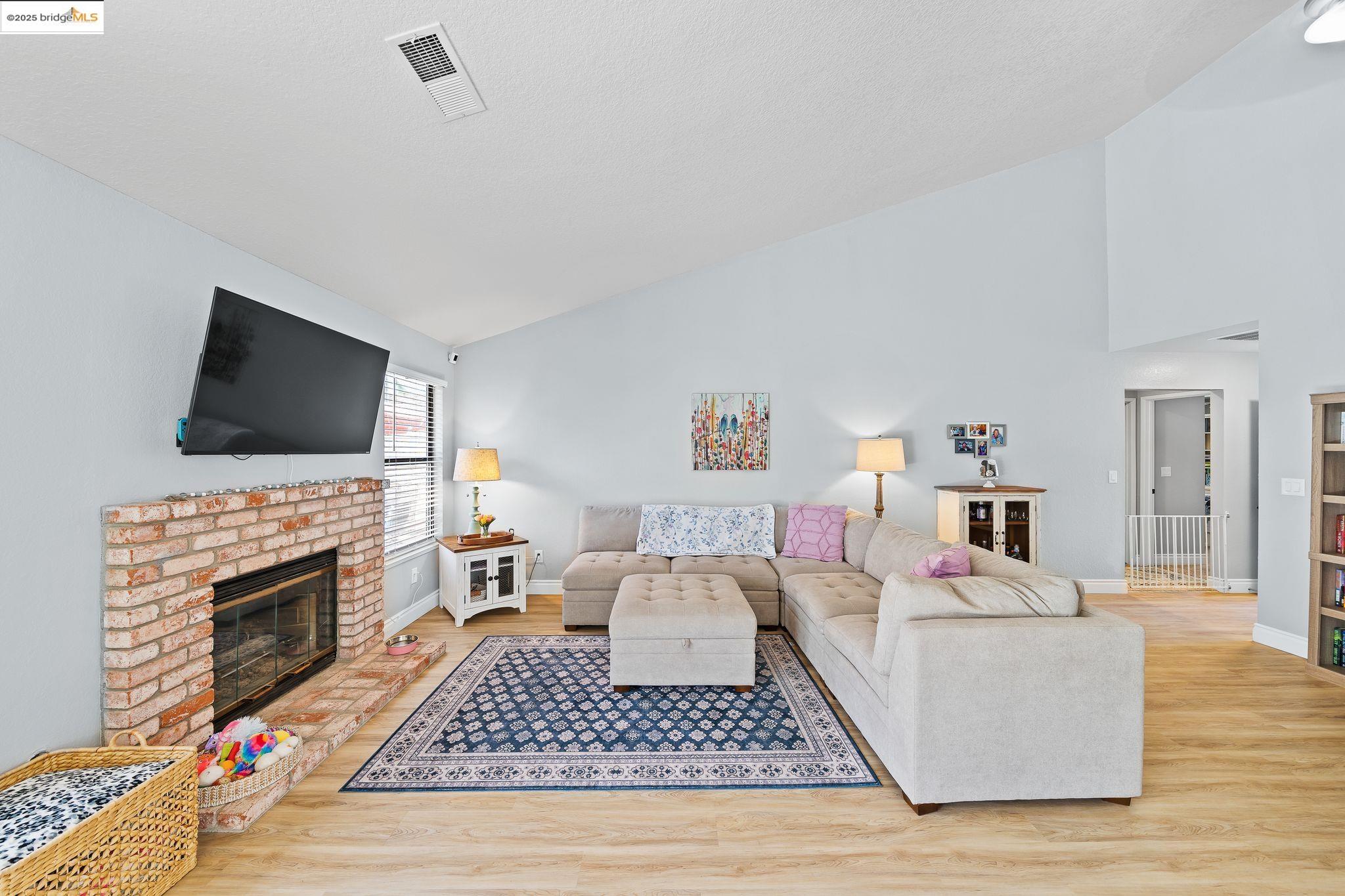 Detail Gallery Image 10 of 37 For 2256 Camborne Dr, Modesto,  CA 95356 - 2 Beds | 2 Baths