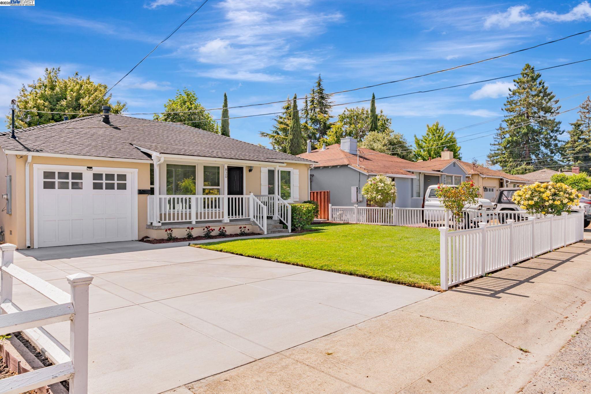 Detail Gallery Image 2 of 28 For 820 9th Ave, Redwood City,  CA 94063 - 2 Beds | 1 Baths
