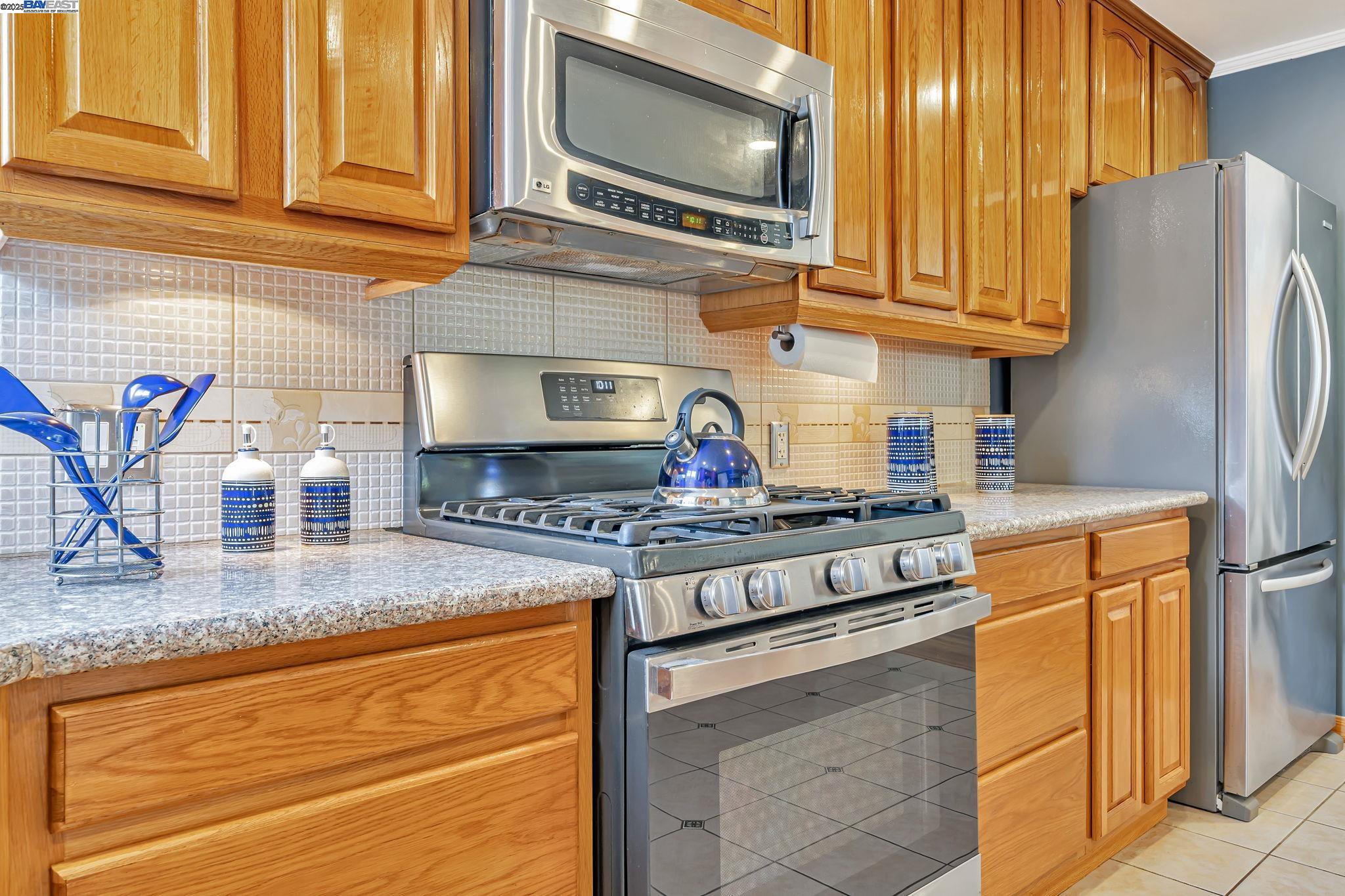 Detail Gallery Image 11 of 28 For 820 9th Ave, Redwood City,  CA 94063 - 2 Beds | 1 Baths