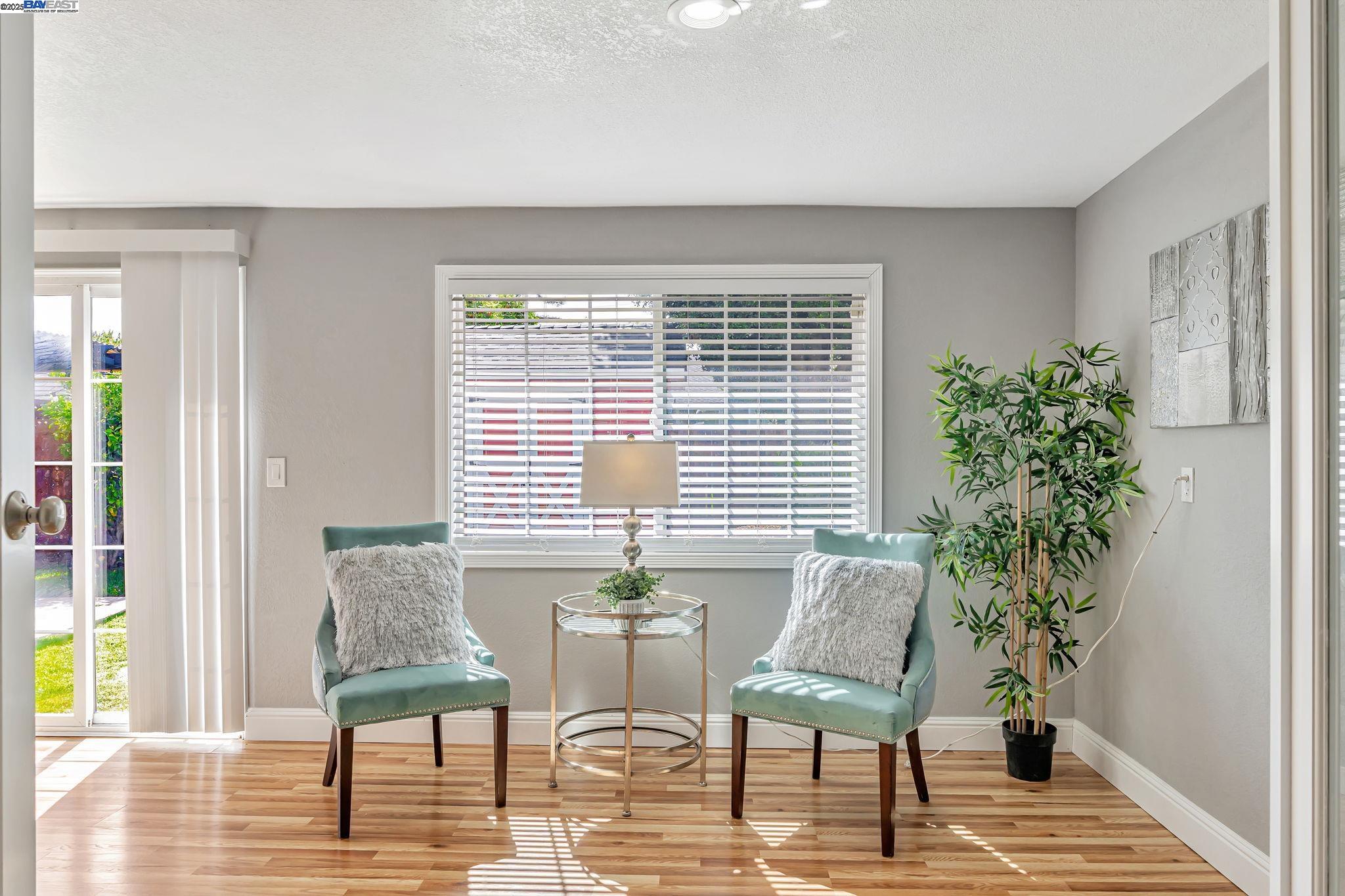 Detail Gallery Image 14 of 28 For 820 9th Ave, Redwood City,  CA 94063 - 2 Beds | 1 Baths