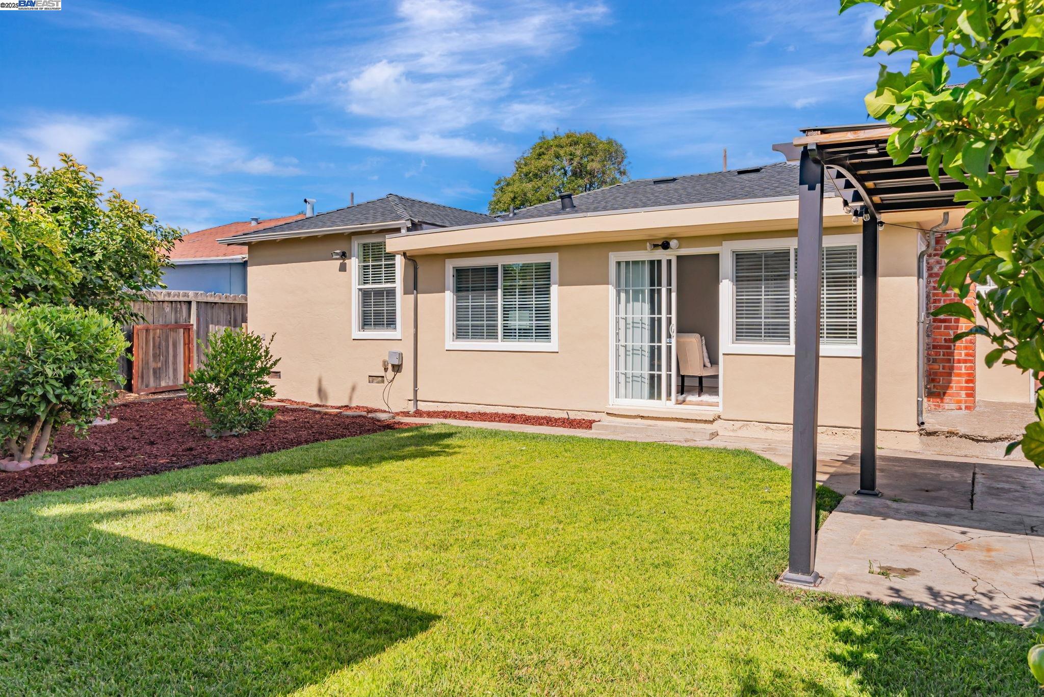 Detail Gallery Image 24 of 28 For 820 9th Ave, Redwood City,  CA 94063 - 2 Beds | 1 Baths