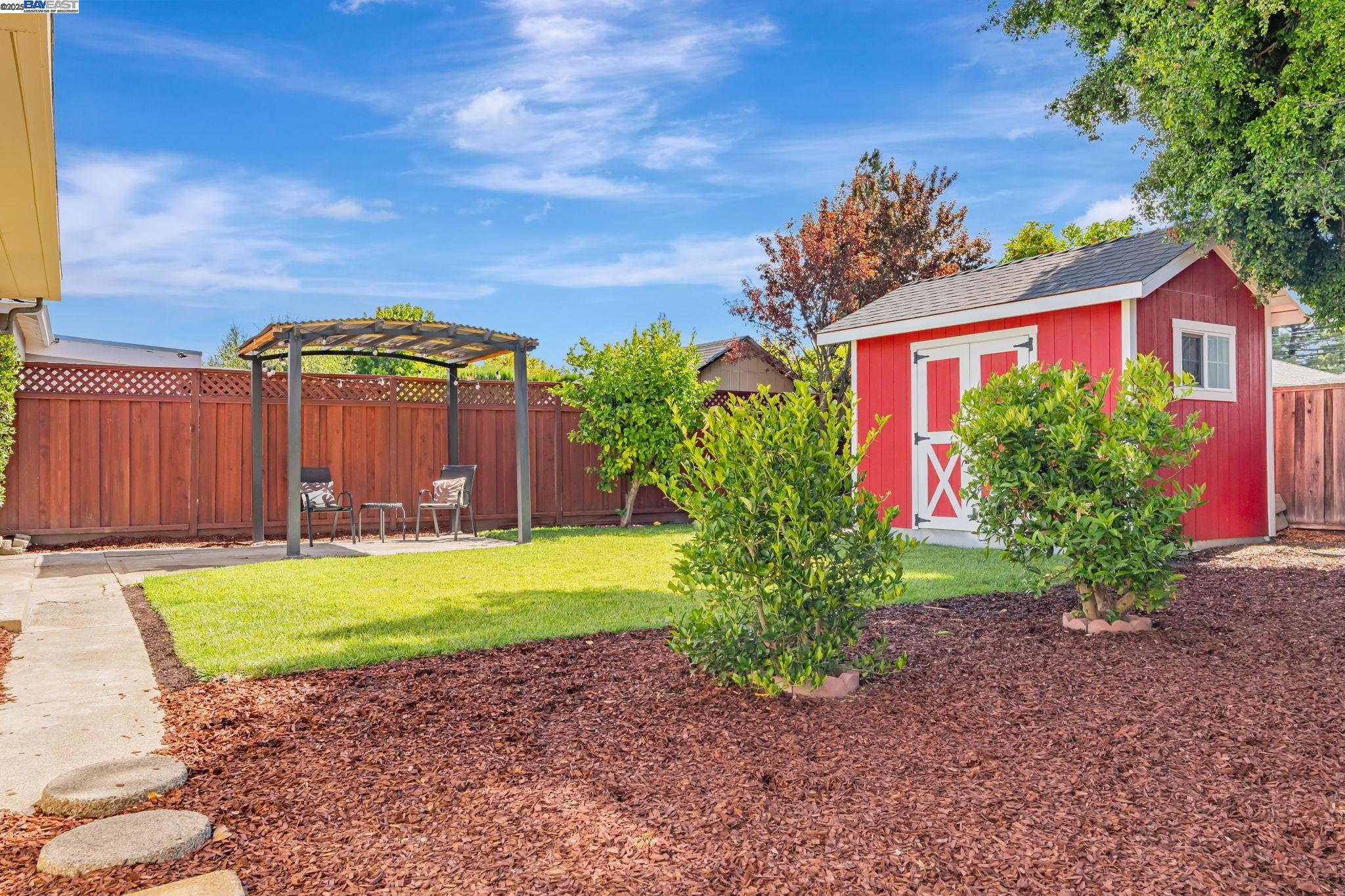 Detail Gallery Image 26 of 28 For 820 9th Ave, Redwood City,  CA 94063 - 2 Beds | 1 Baths
