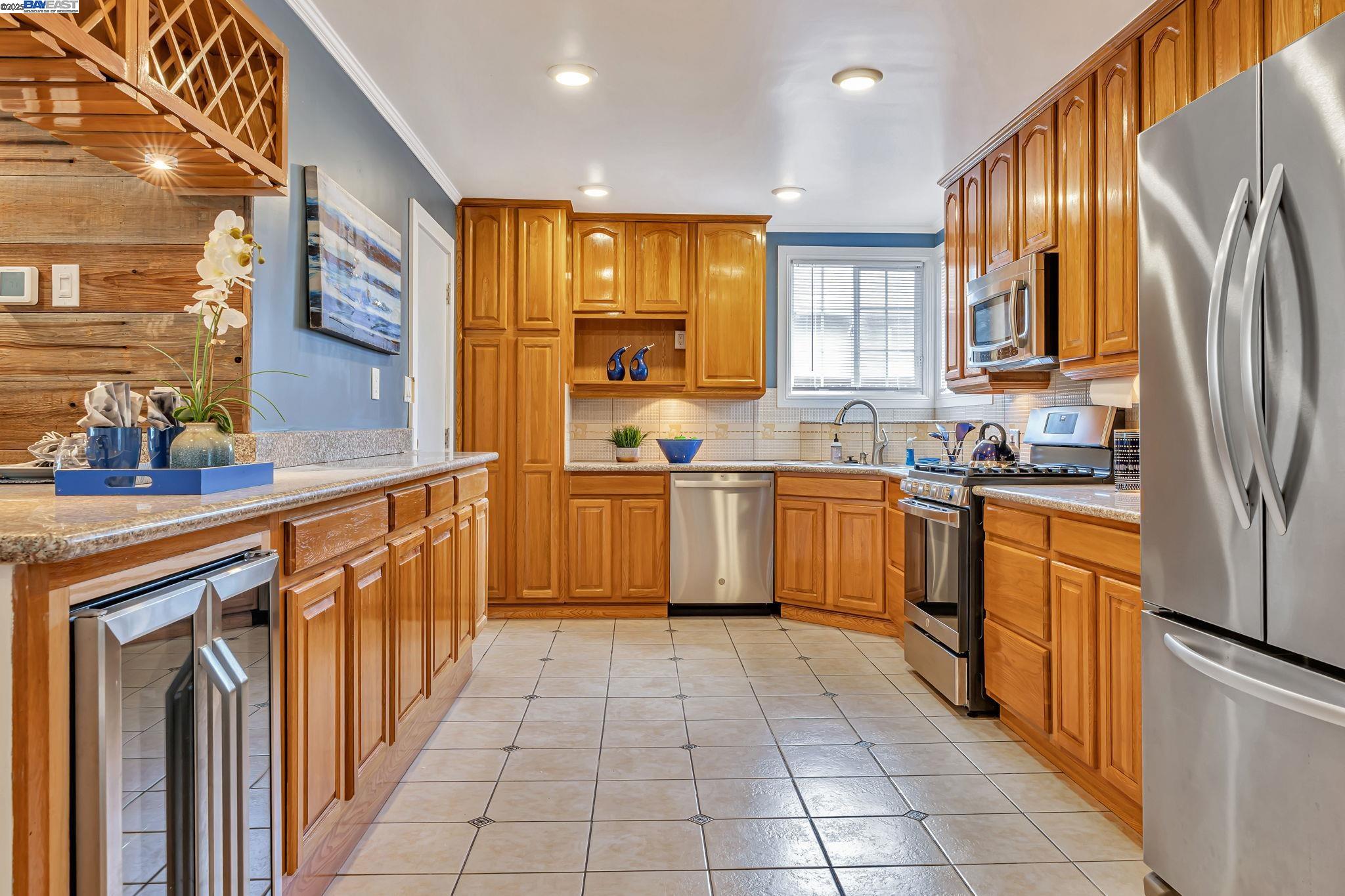 Detail Gallery Image 9 of 28 For 820 9th Ave, Redwood City,  CA 94063 - 2 Beds | 1 Baths