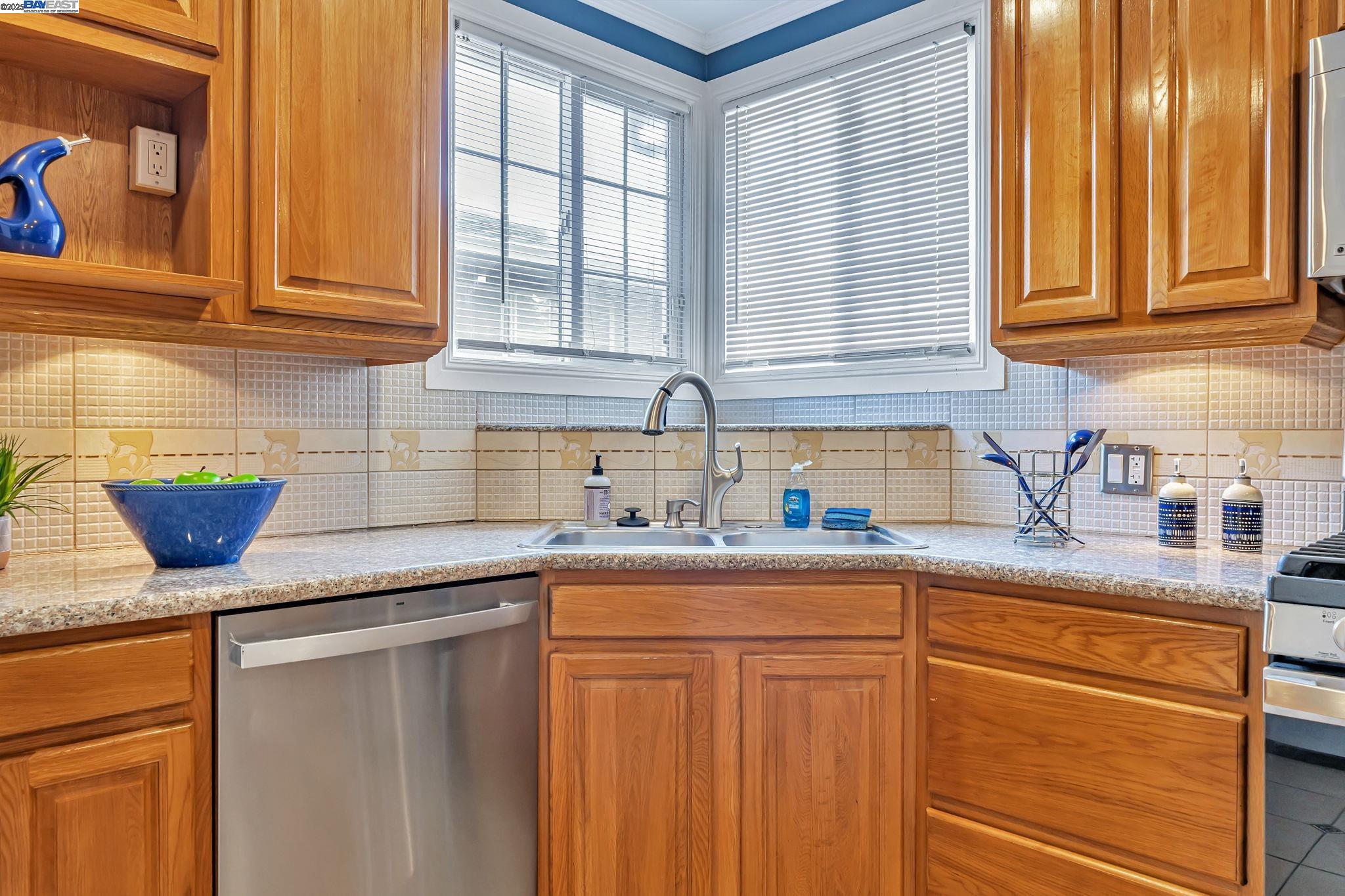 Detail Gallery Image 10 of 28 For 820 9th Ave, Redwood City,  CA 94063 - 2 Beds | 1 Baths