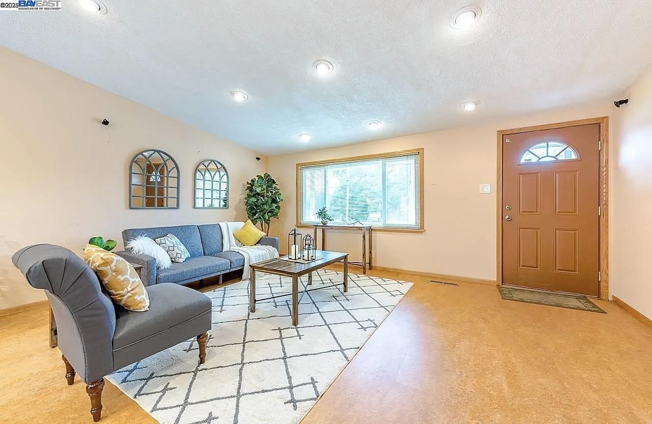 Detail Gallery Image 2 of 41 For 38526 Canyon Heights Drive, Fremont,  CA 94536 - 3 Beds | 2 Baths