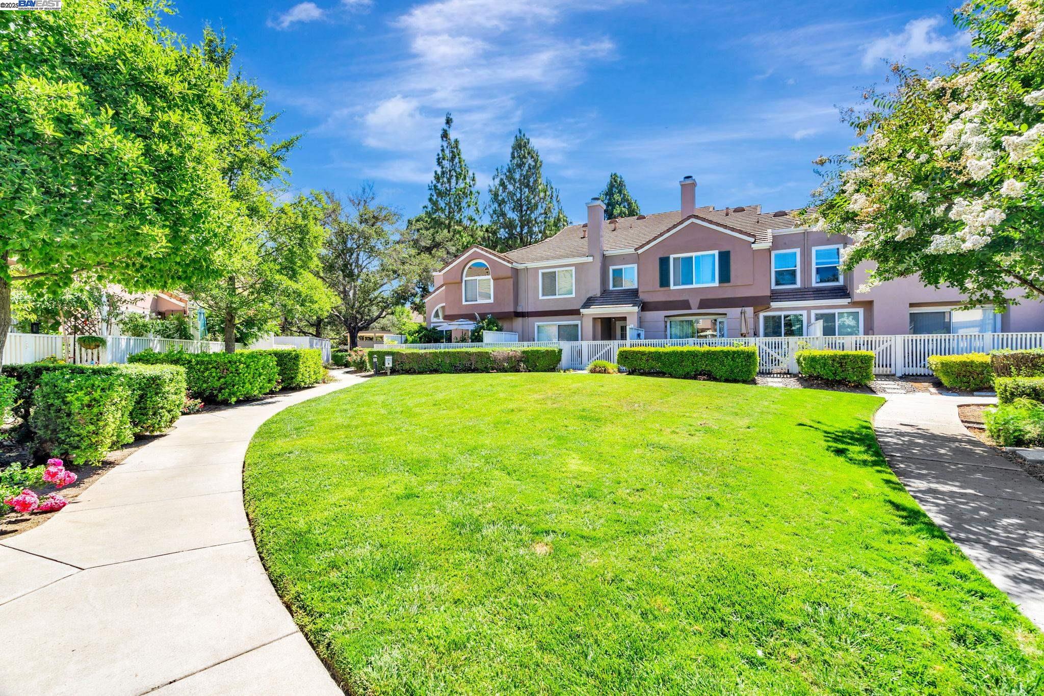 Detail Gallery Image 1 of 44 For 6978 Gregorich Drive #D,  San Jose,  CA 95138 - 2 Beds | 2/1 Baths