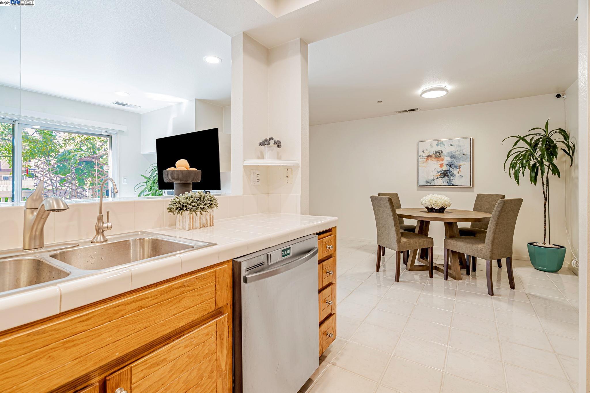 Detail Gallery Image 11 of 44 For 6978 Gregorich Drive #D,  San Jose,  CA 95138 - 2 Beds | 2/1 Baths