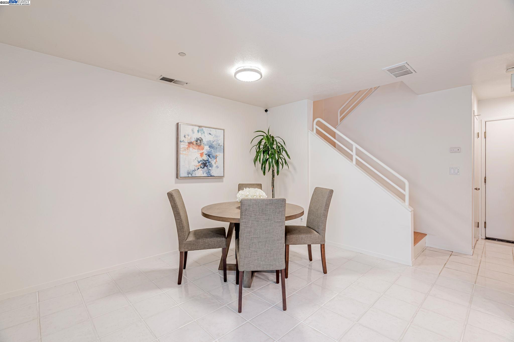 Detail Gallery Image 12 of 44 For 6978 Gregorich Drive #D,  San Jose,  CA 95138 - 2 Beds | 2/1 Baths