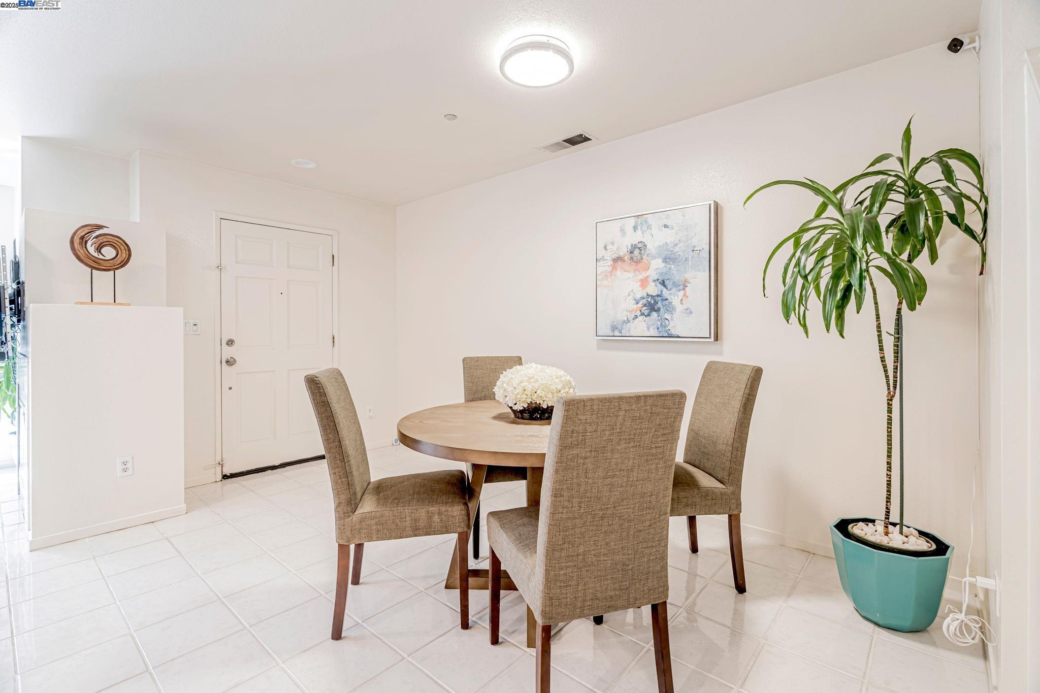 Detail Gallery Image 14 of 44 For 6978 Gregorich Drive #D,  San Jose,  CA 95138 - 2 Beds | 2/1 Baths