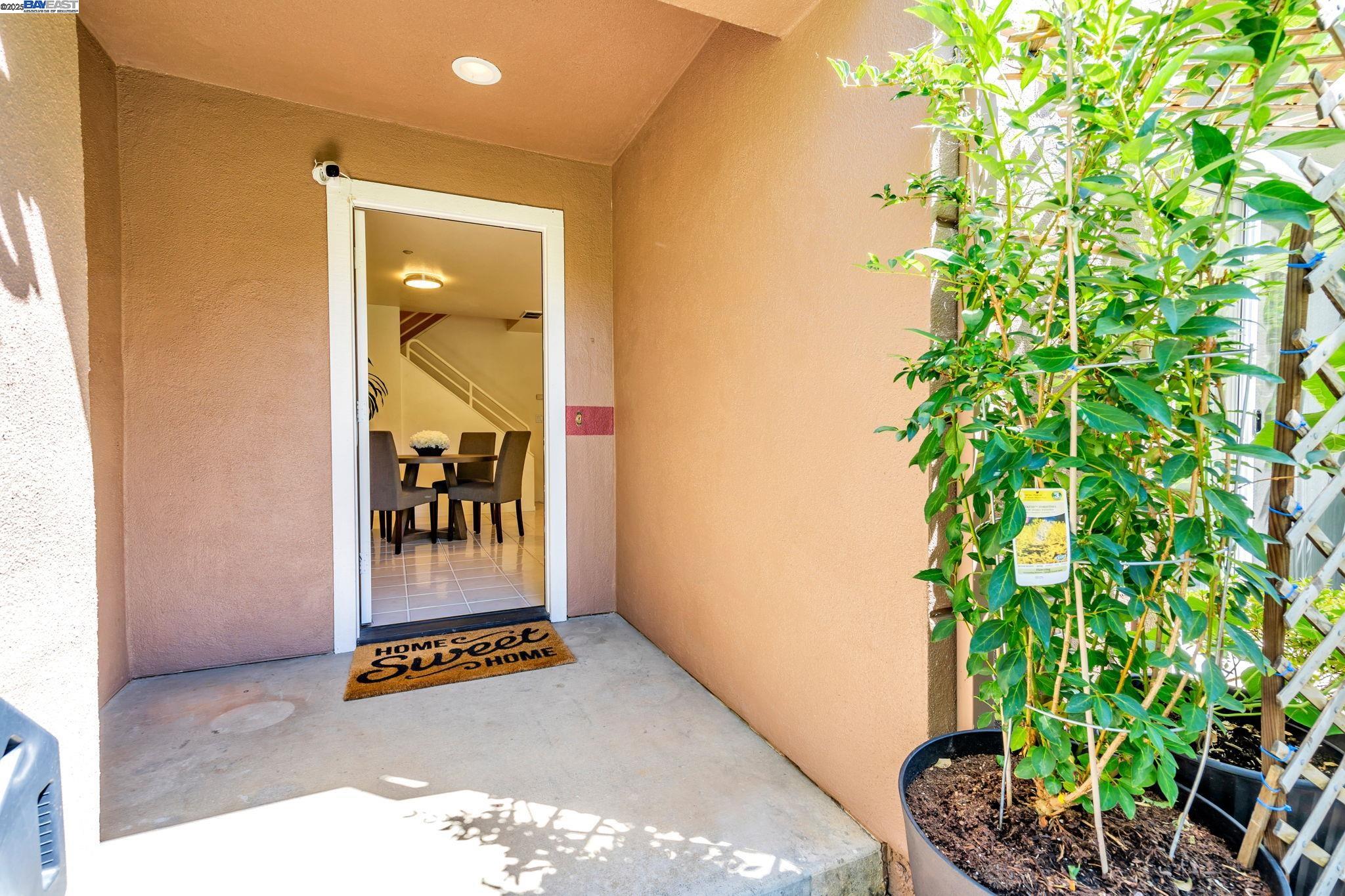 Detail Gallery Image 3 of 44 For 6978 Gregorich Drive #D,  San Jose,  CA 95138 - 2 Beds | 2/1 Baths
