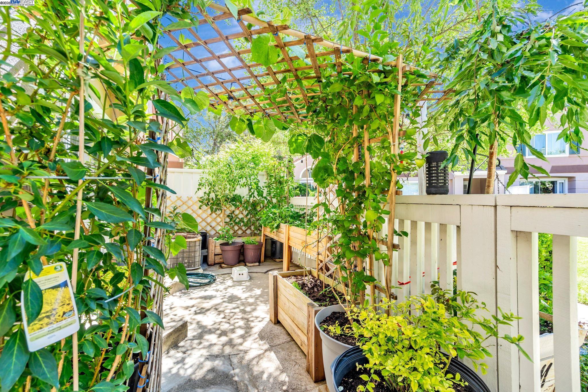 Detail Gallery Image 33 of 44 For 6978 Gregorich Drive #D,  San Jose,  CA 95138 - 2 Beds | 2/1 Baths