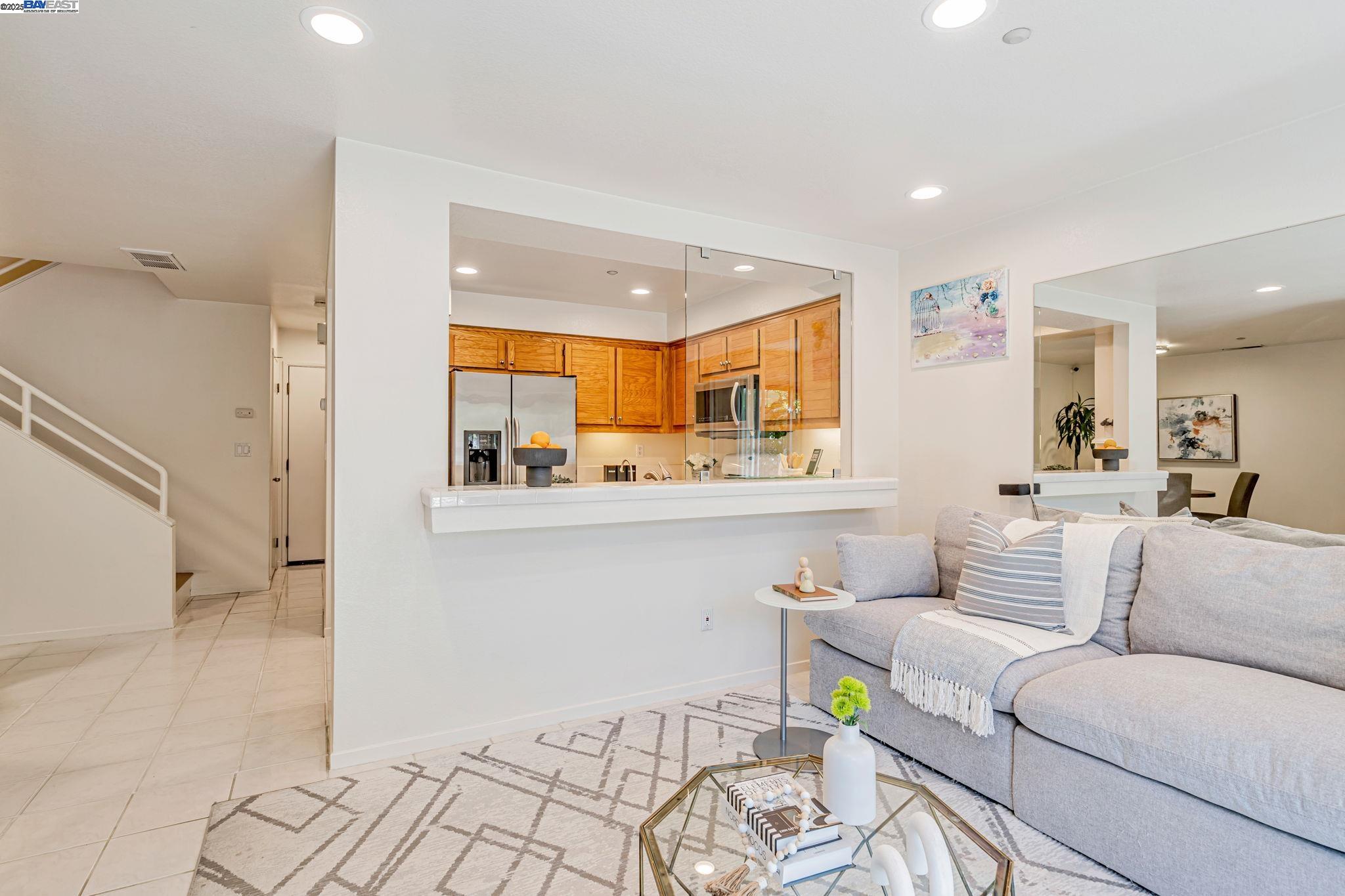 Detail Gallery Image 5 of 44 For 6978 Gregorich Drive #D,  San Jose,  CA 95138 - 2 Beds | 2/1 Baths