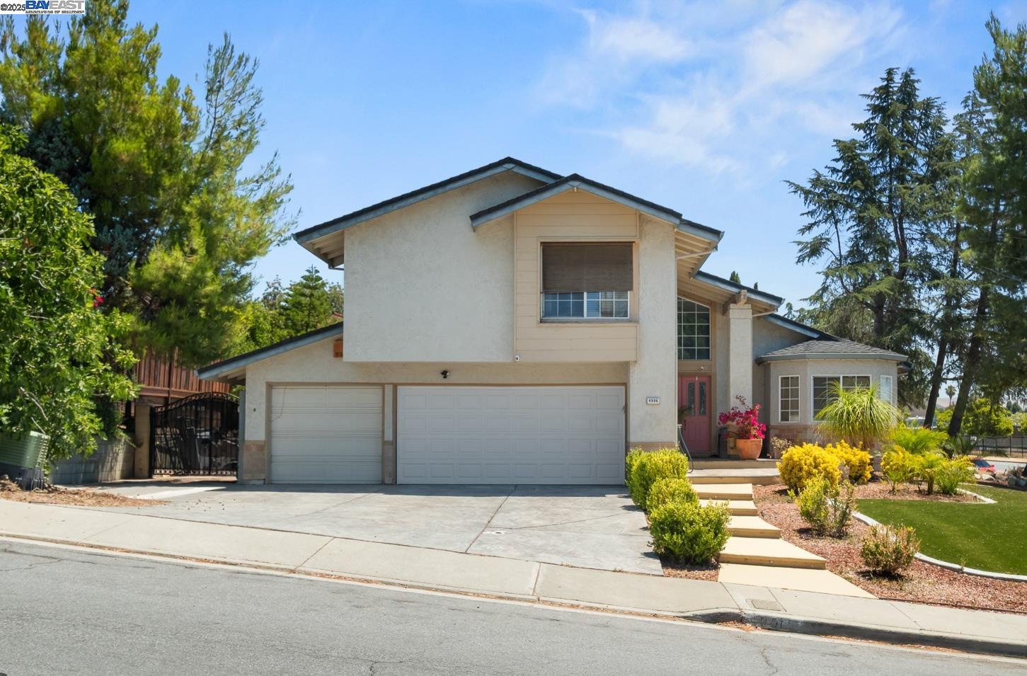 Detail Gallery Image 1 of 50 For 4996 Eberly Dr, San Jose,  CA 95111 - 5 Beds | 3/1 Baths