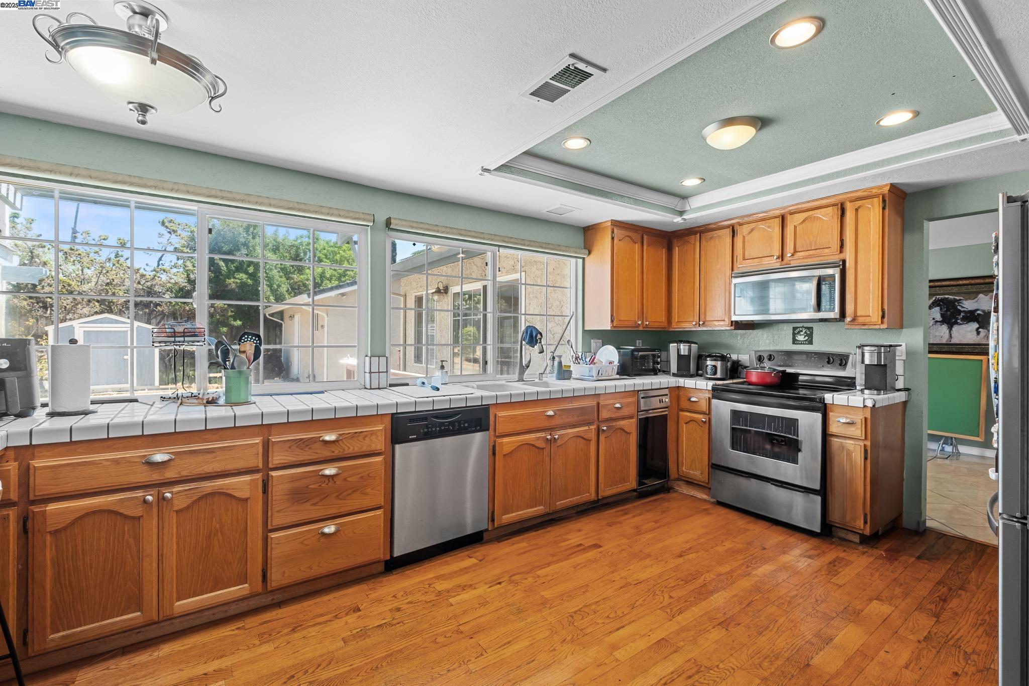 Detail Gallery Image 14 of 50 For 4996 Eberly Dr, San Jose,  CA 95111 - 5 Beds | 3/1 Baths