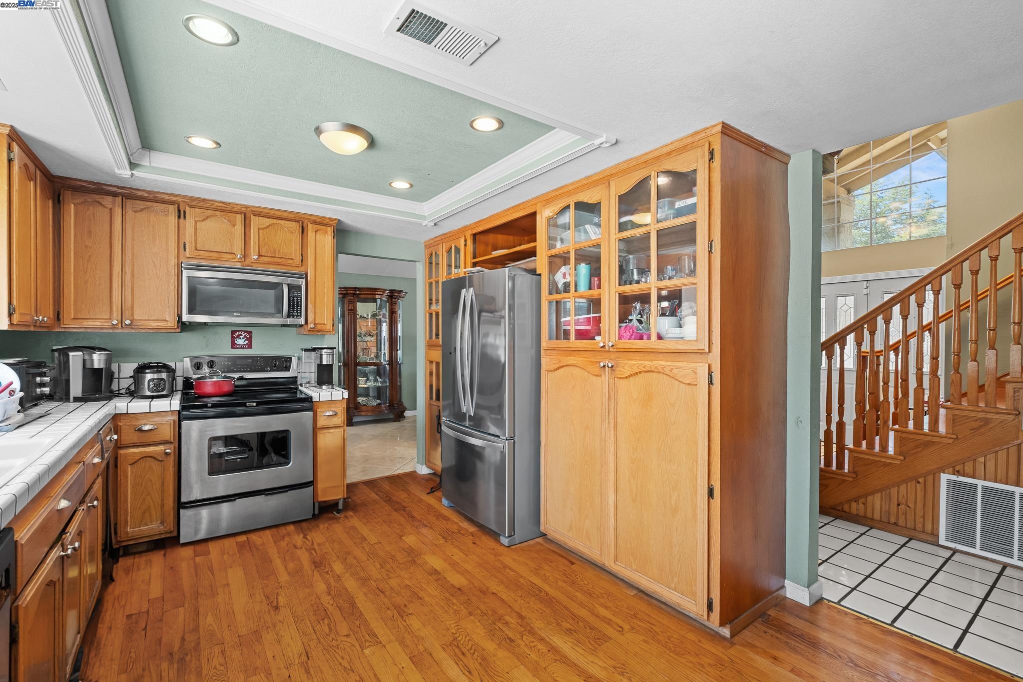 Detail Gallery Image 15 of 50 For 4996 Eberly Dr, San Jose,  CA 95111 - 5 Beds | 3/1 Baths